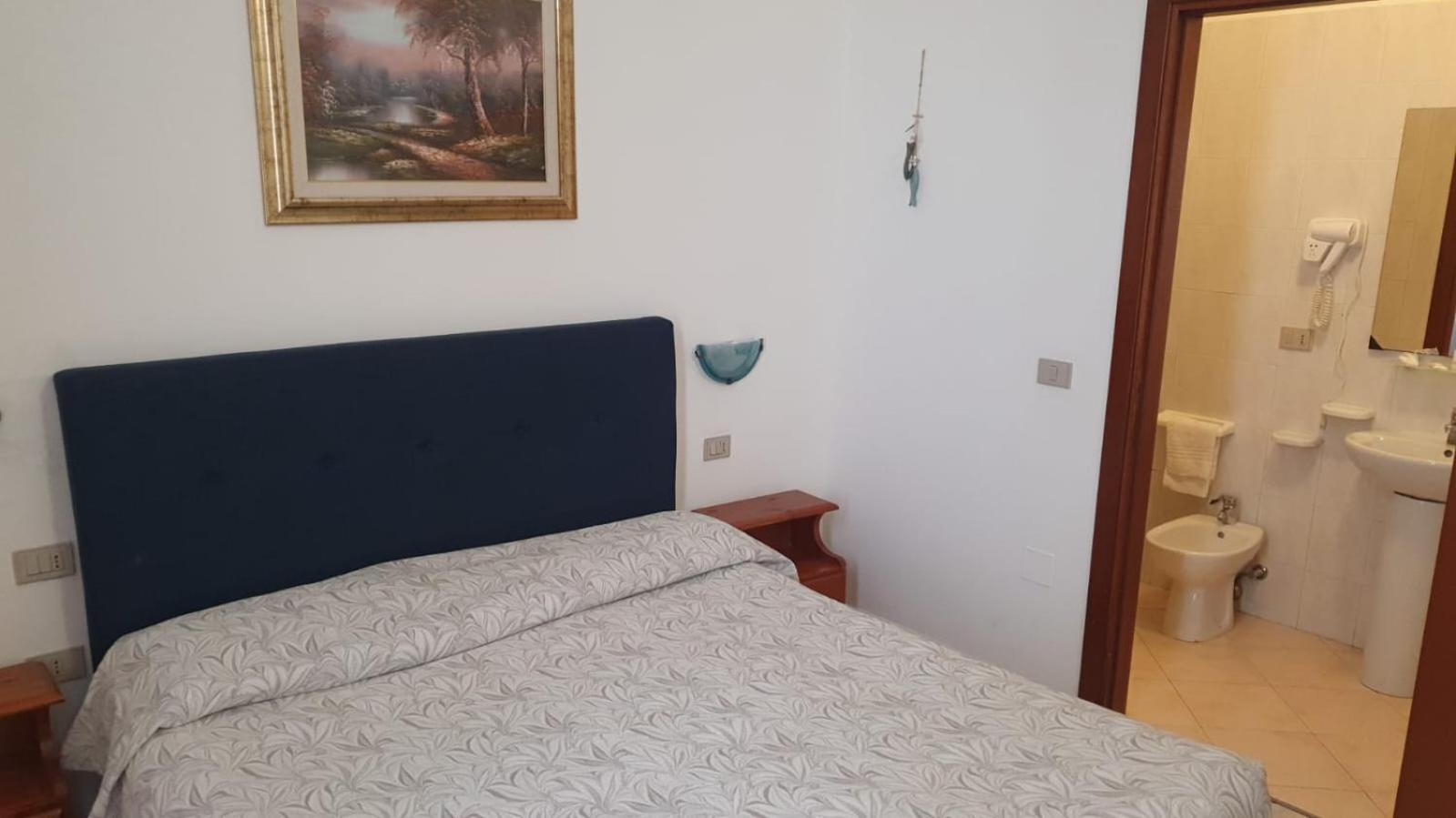 Double Room - Photo 3