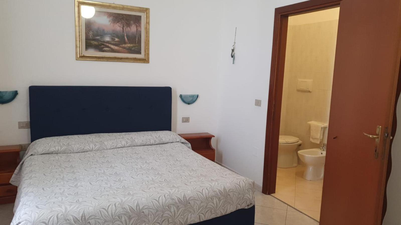 Double Room - Photo 4