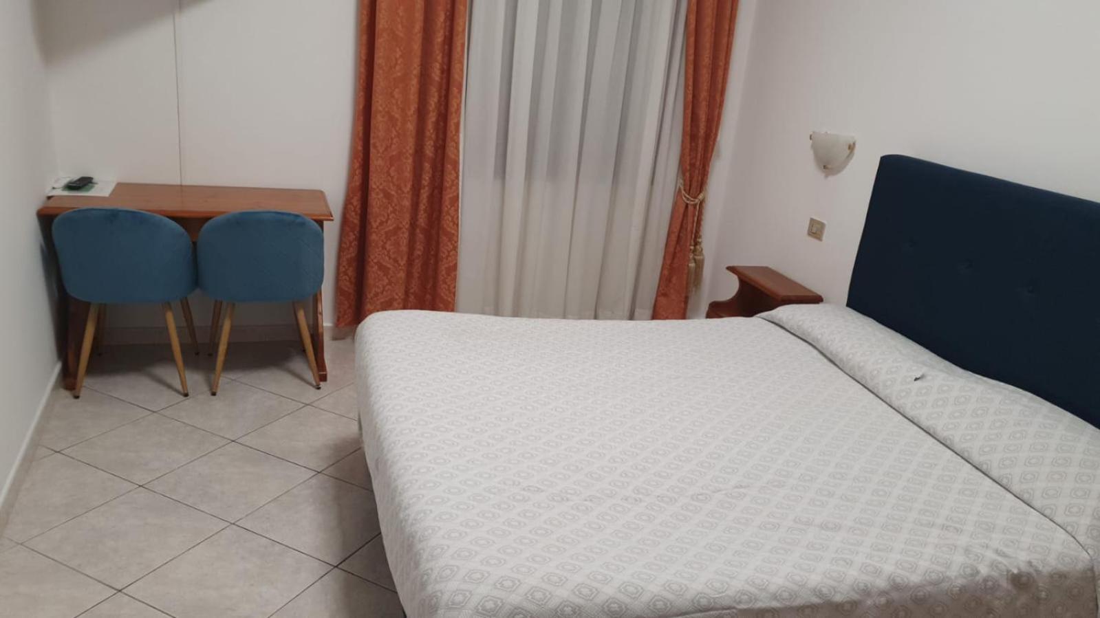 Double Room - Photo 5