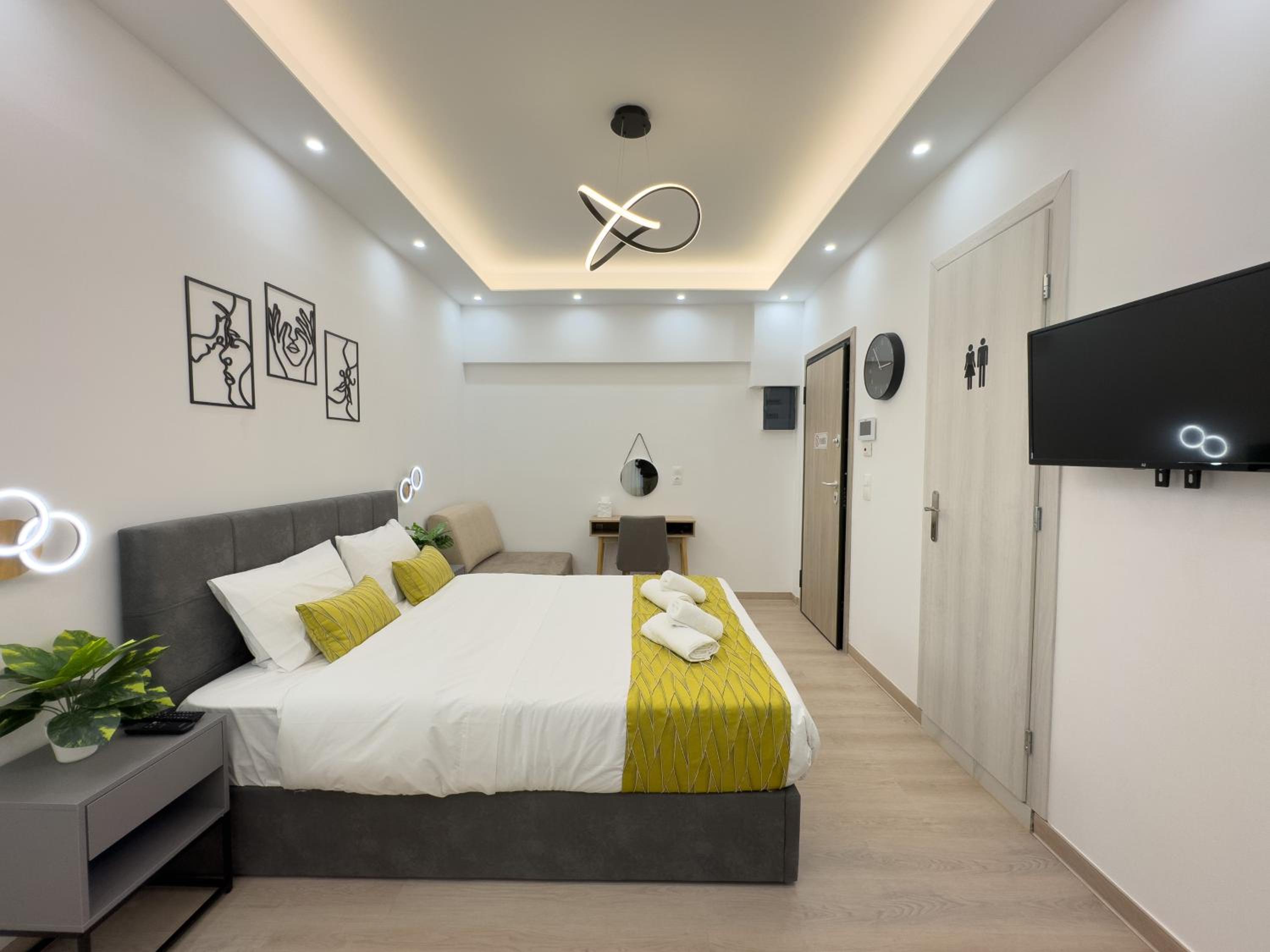 Four-Bedroom Apartment with Balcony 