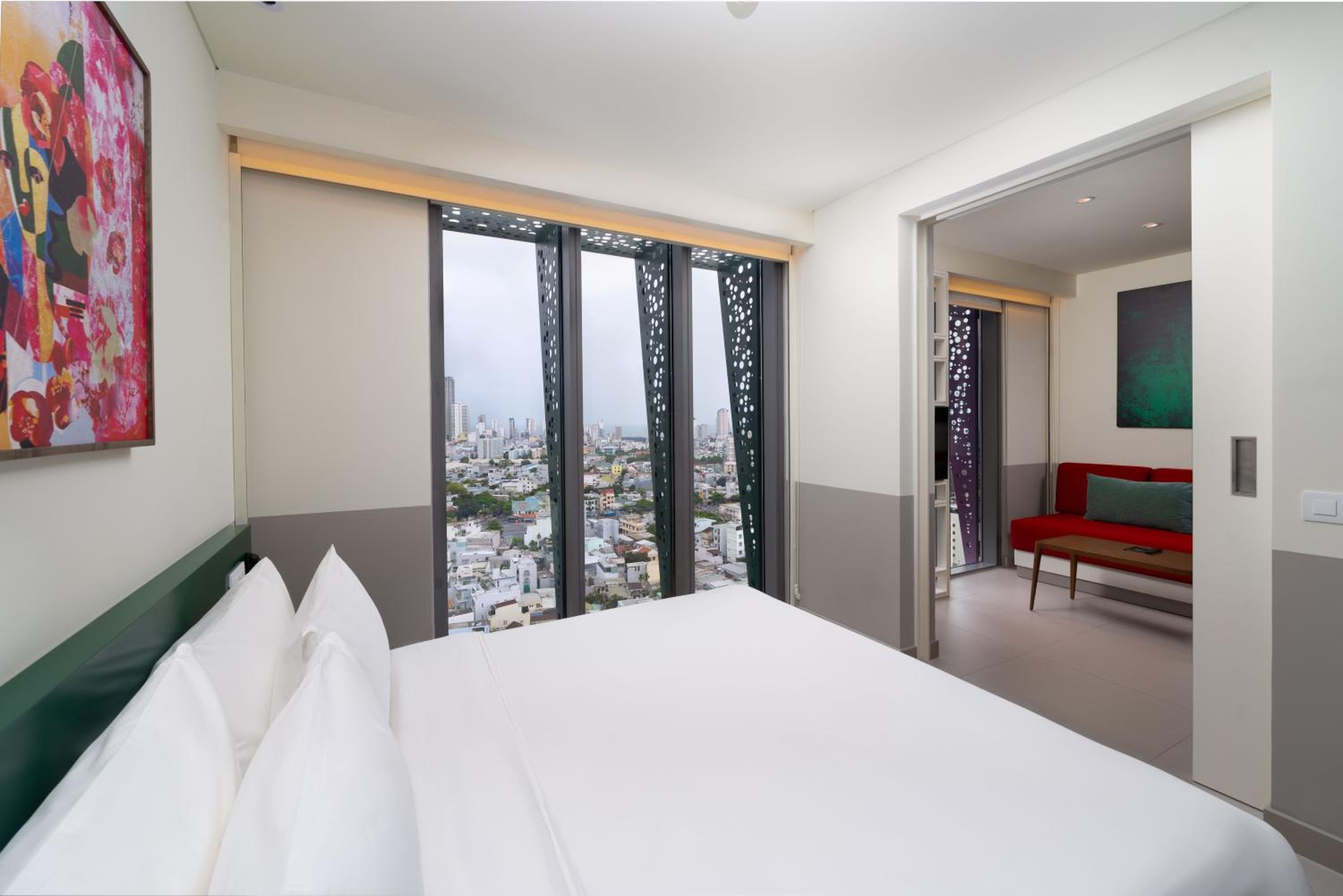 01 Bedroom Junior Suite City View