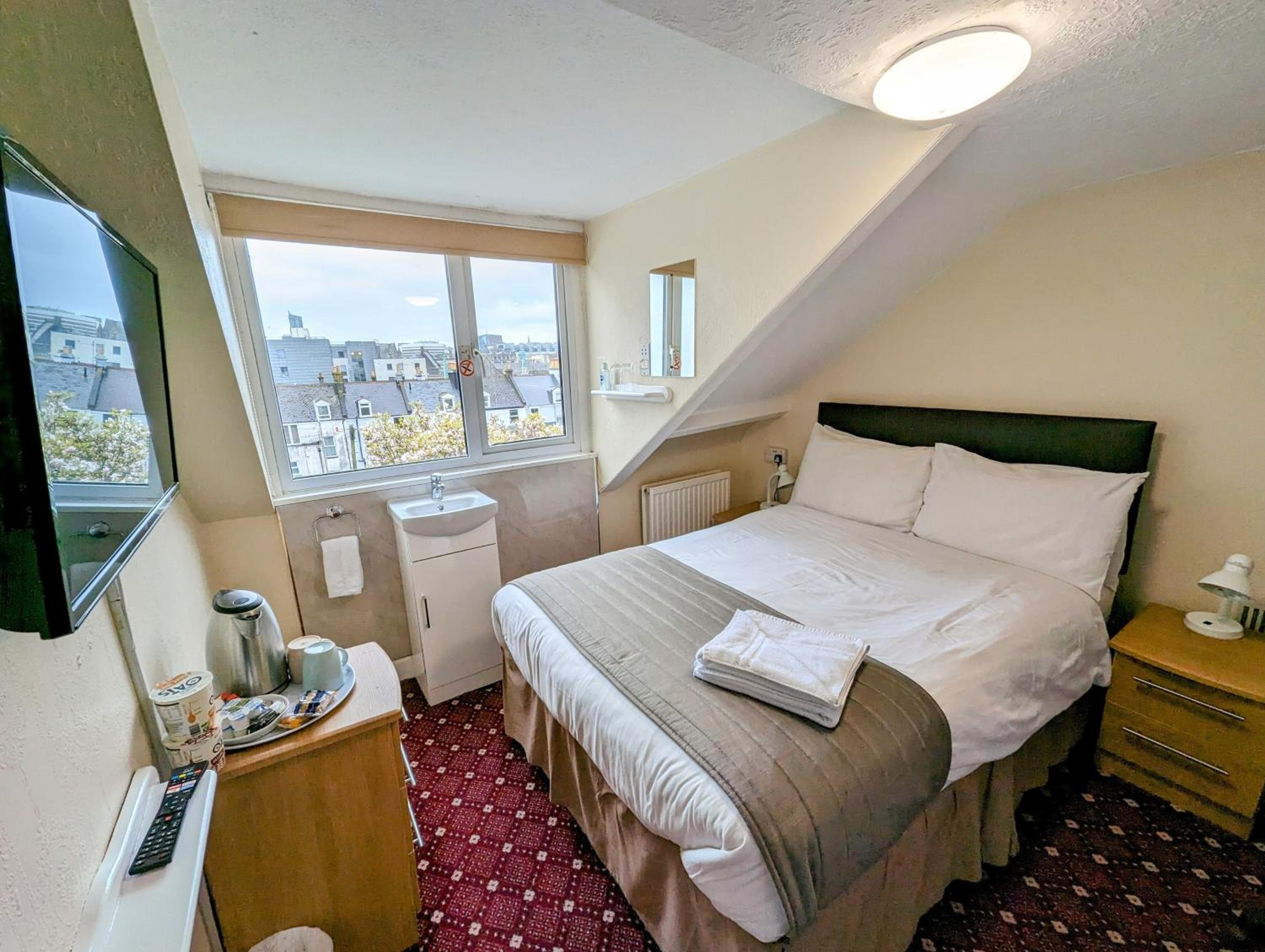 Double Room with Shared Bathroom photo 1