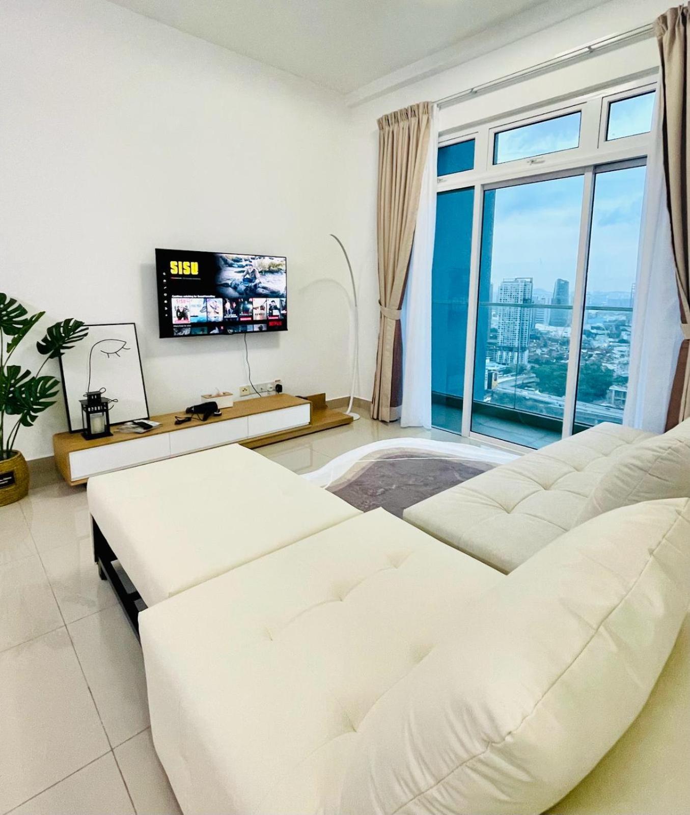 Two-Bedroom Apartment With Balcony And Sea View