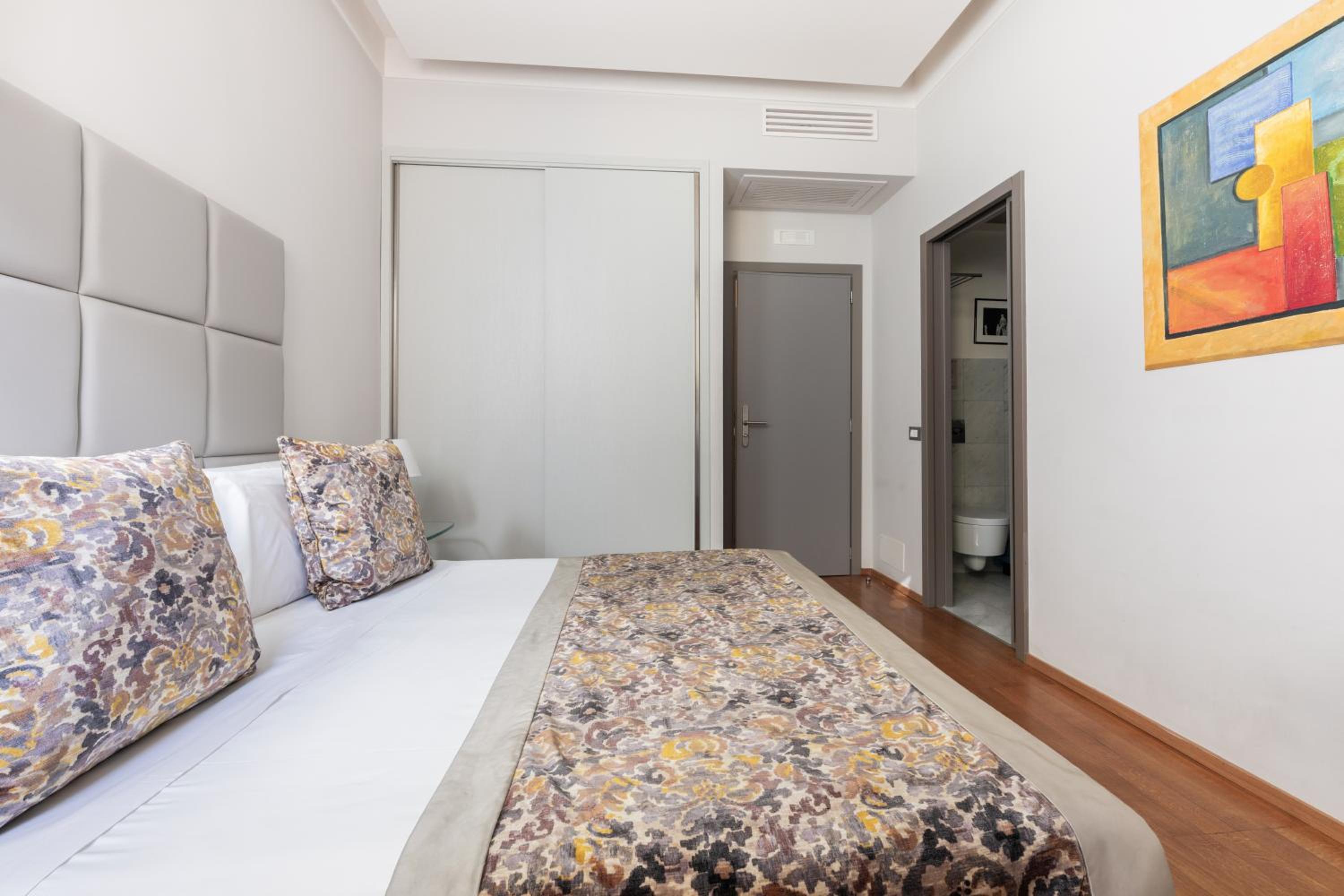 Deluxe King Room photo 3