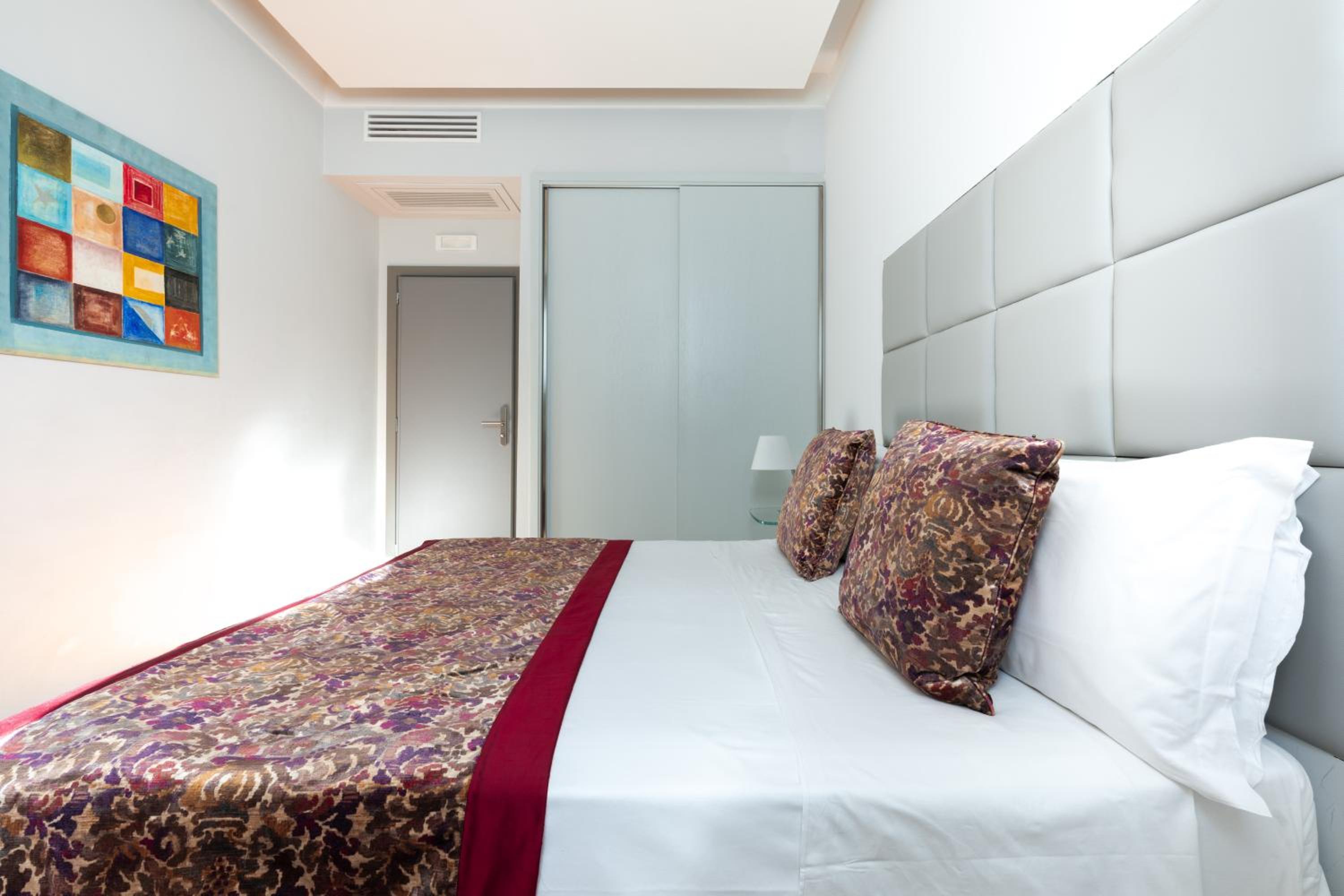 Deluxe King Room photo 2