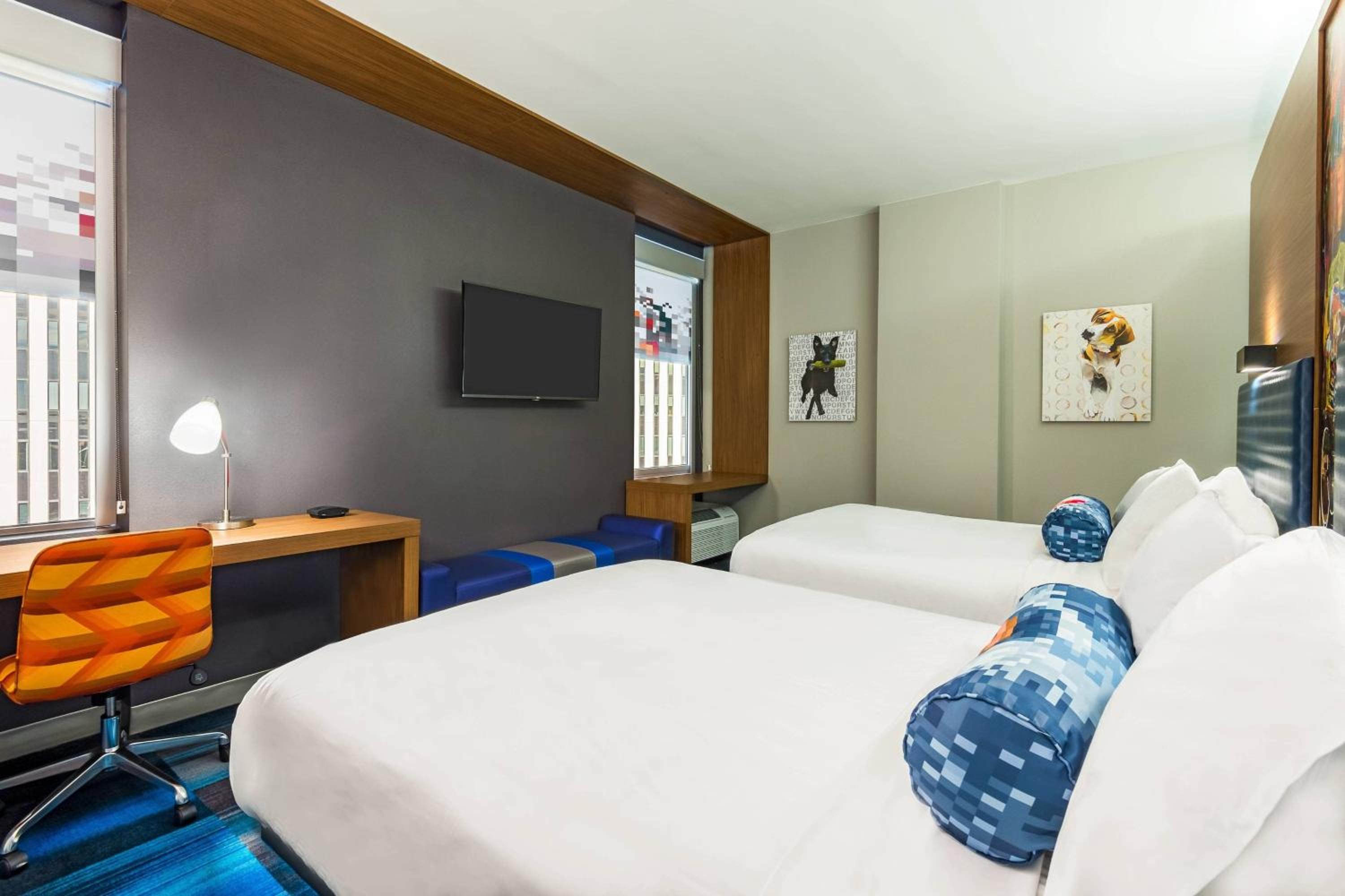 Queen Room with Two Queen Beds - Photo 2
