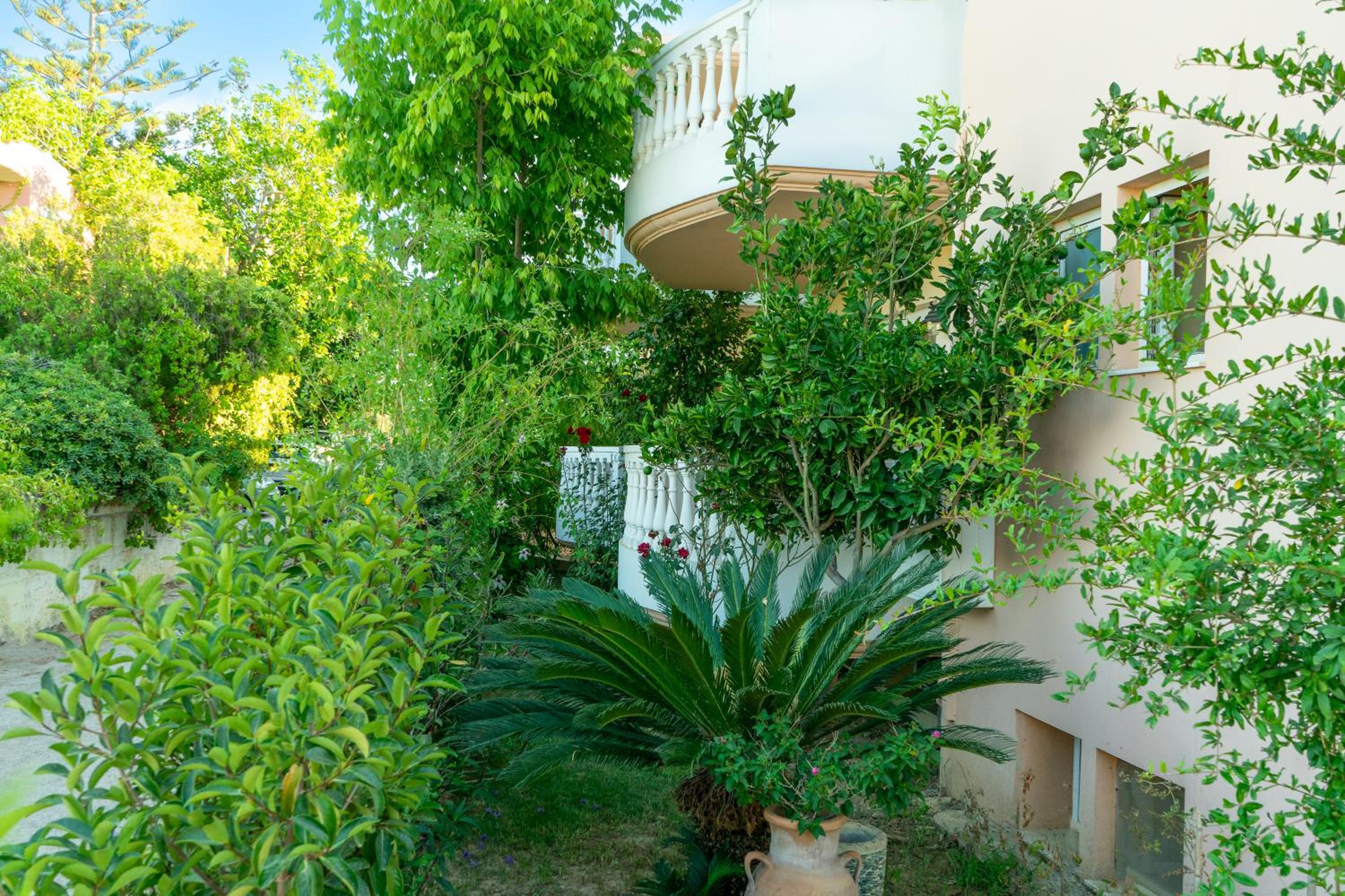 Suite with Garden View - Photo 3