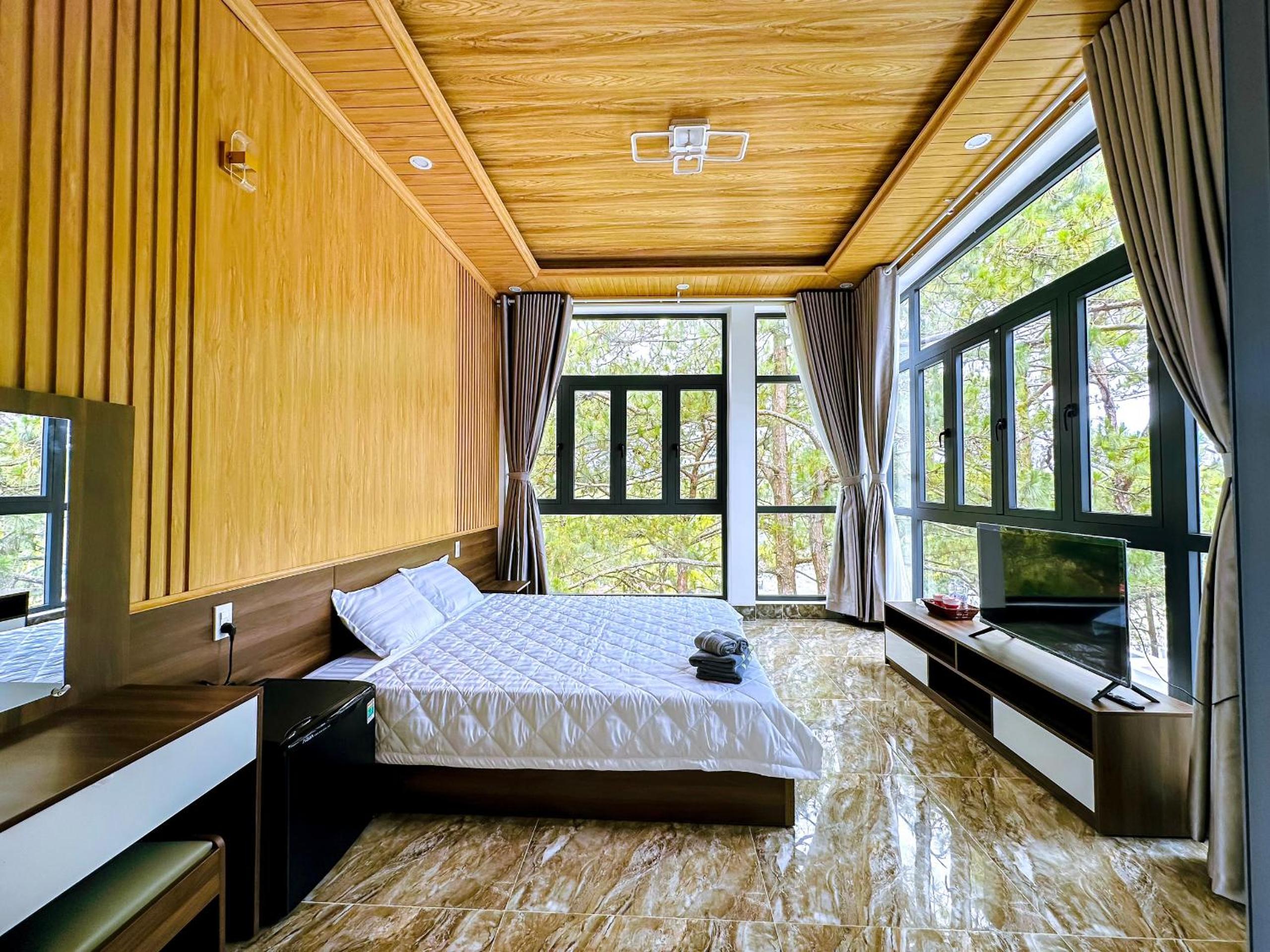 Deluxe Double Room with Balcony photo 1