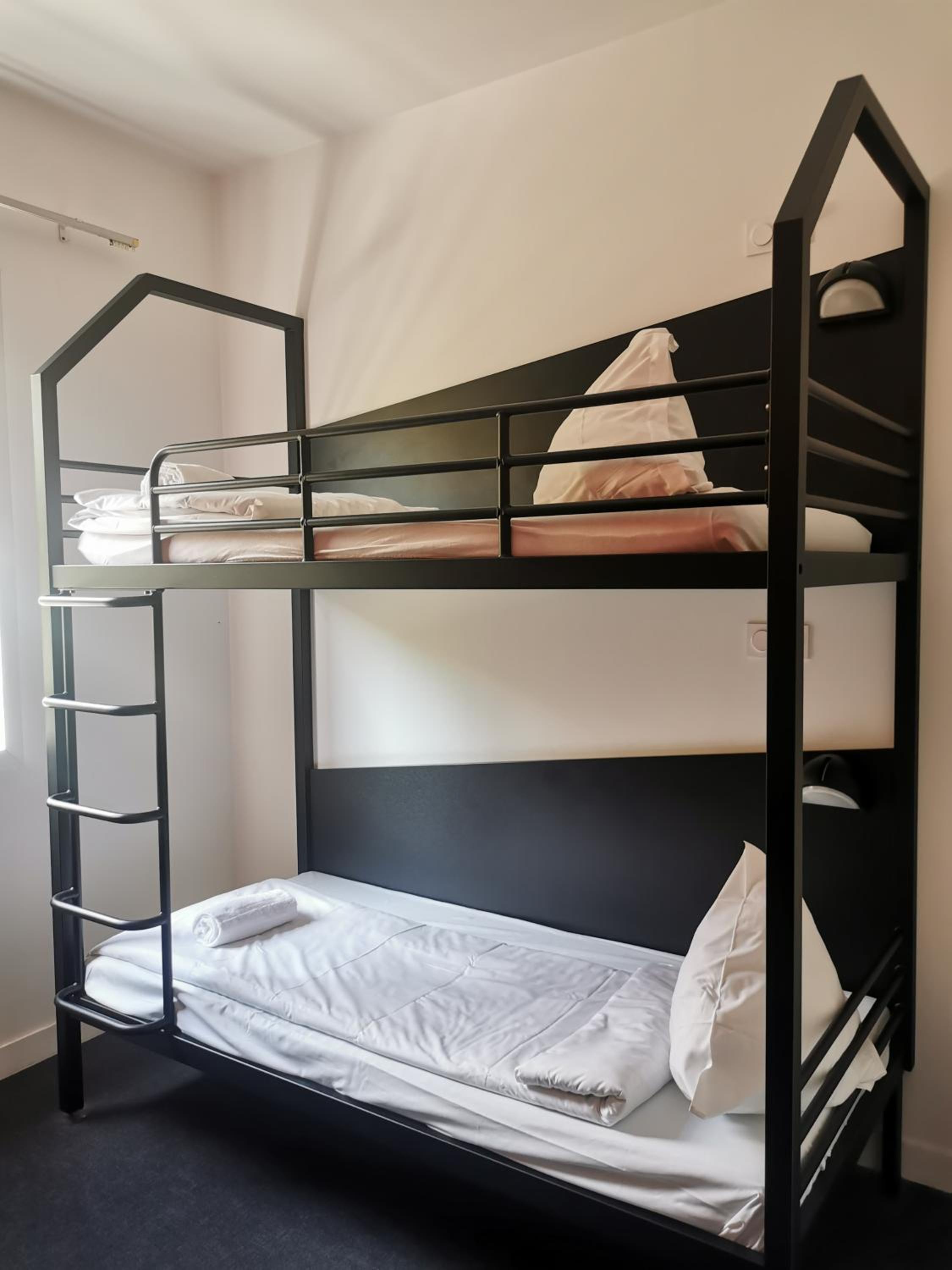 Economy Twin Room photo 1
