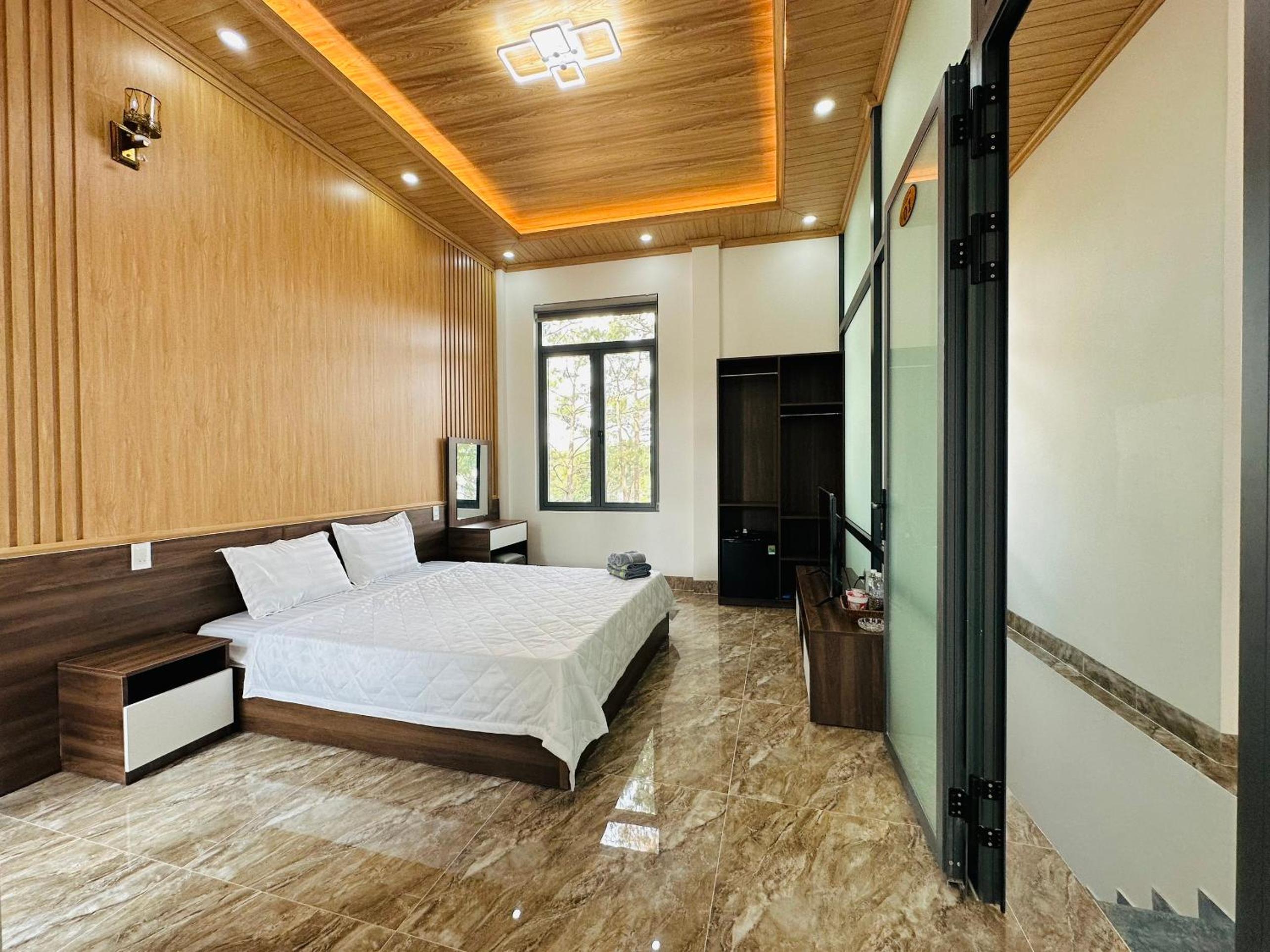 Deluxe Double Room with Balcony photo 3
