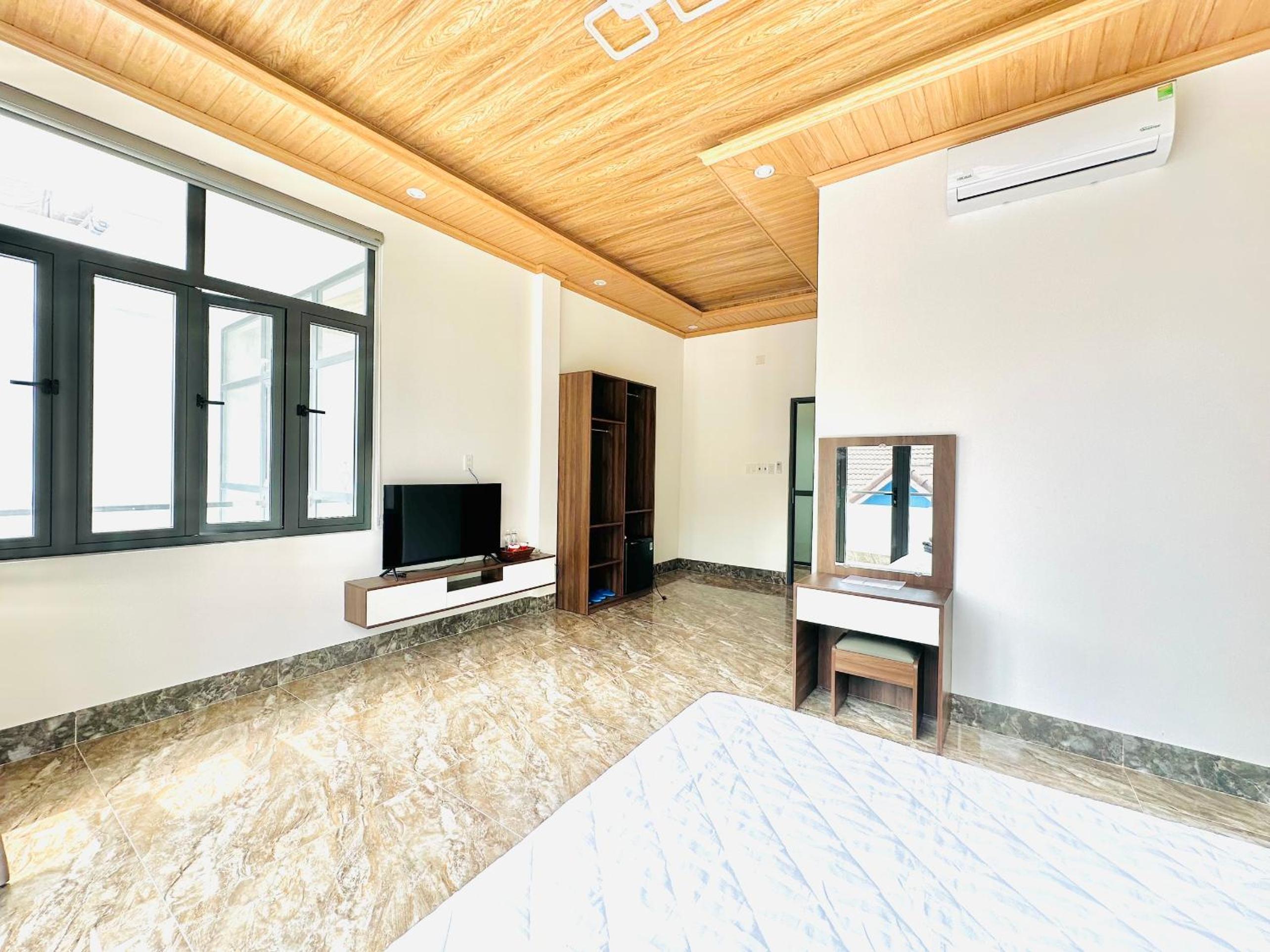 Deluxe Double Room with Balcony photo 2