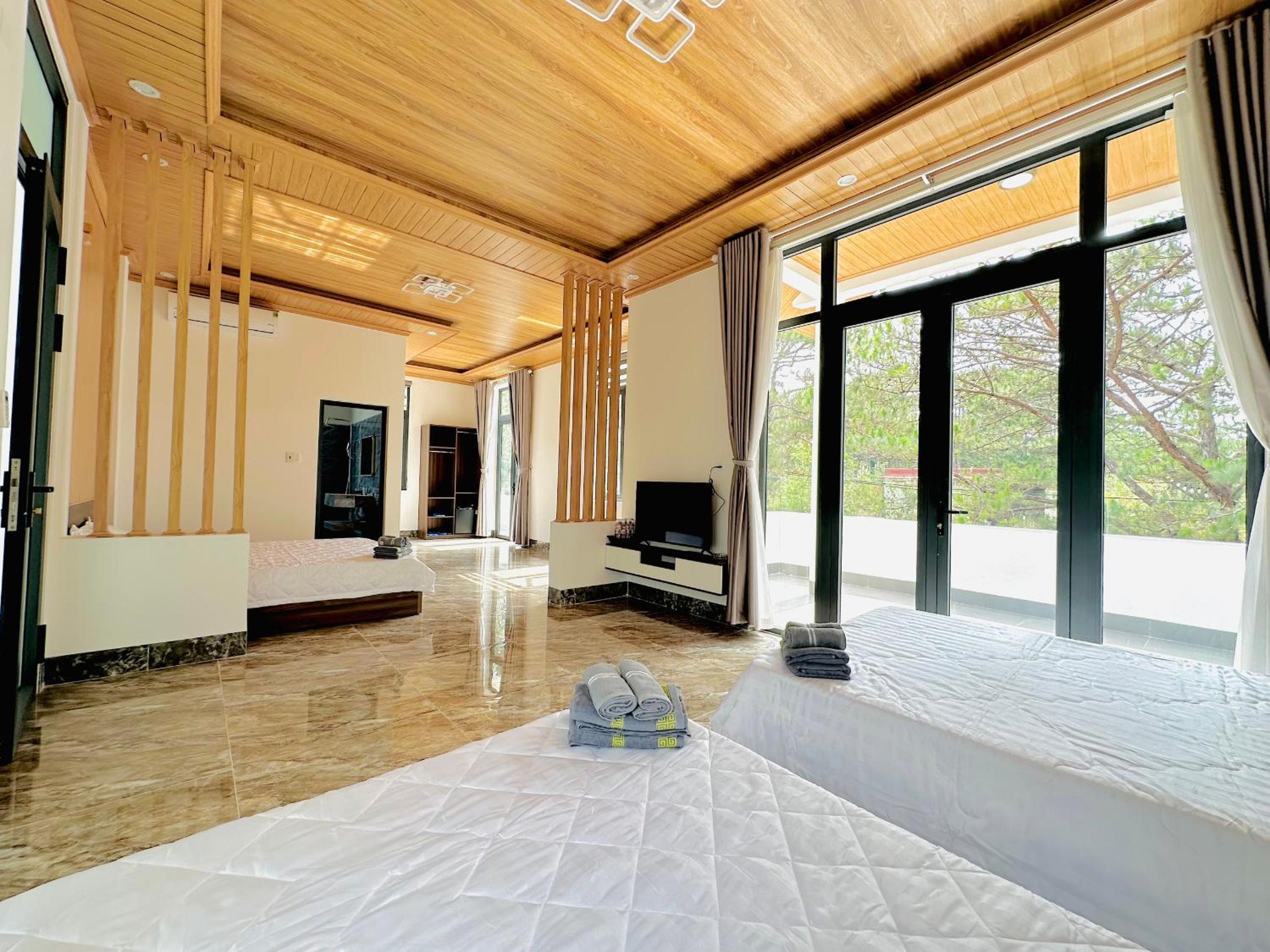 Deluxe Family Room photo 2