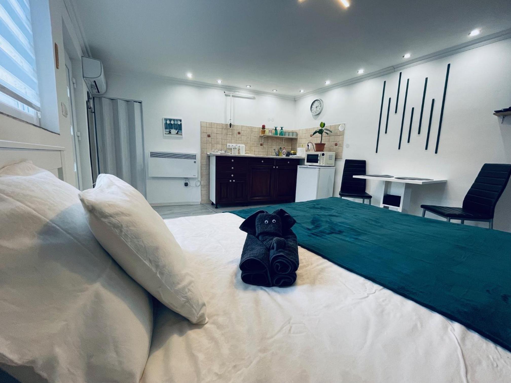 One-Bedroom Apartment photo 1