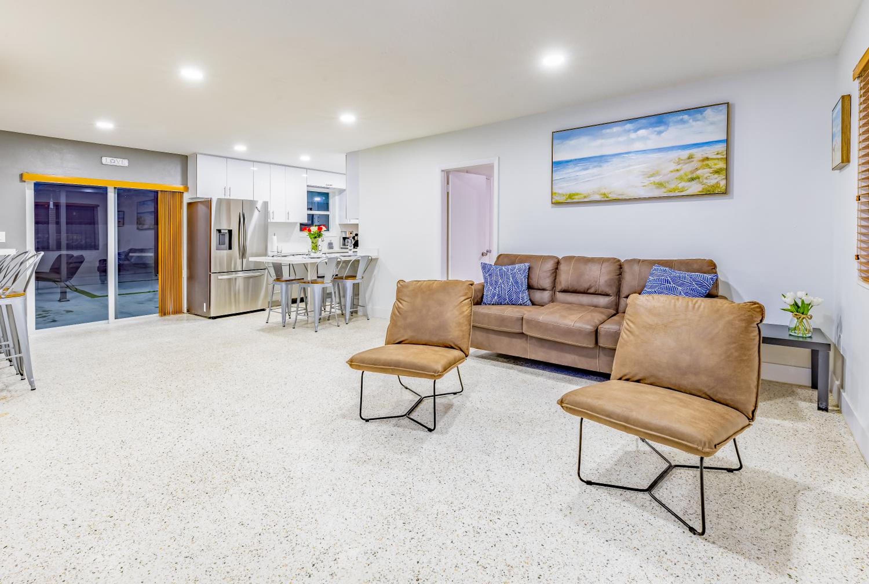 Three-Bedroom House photo 2