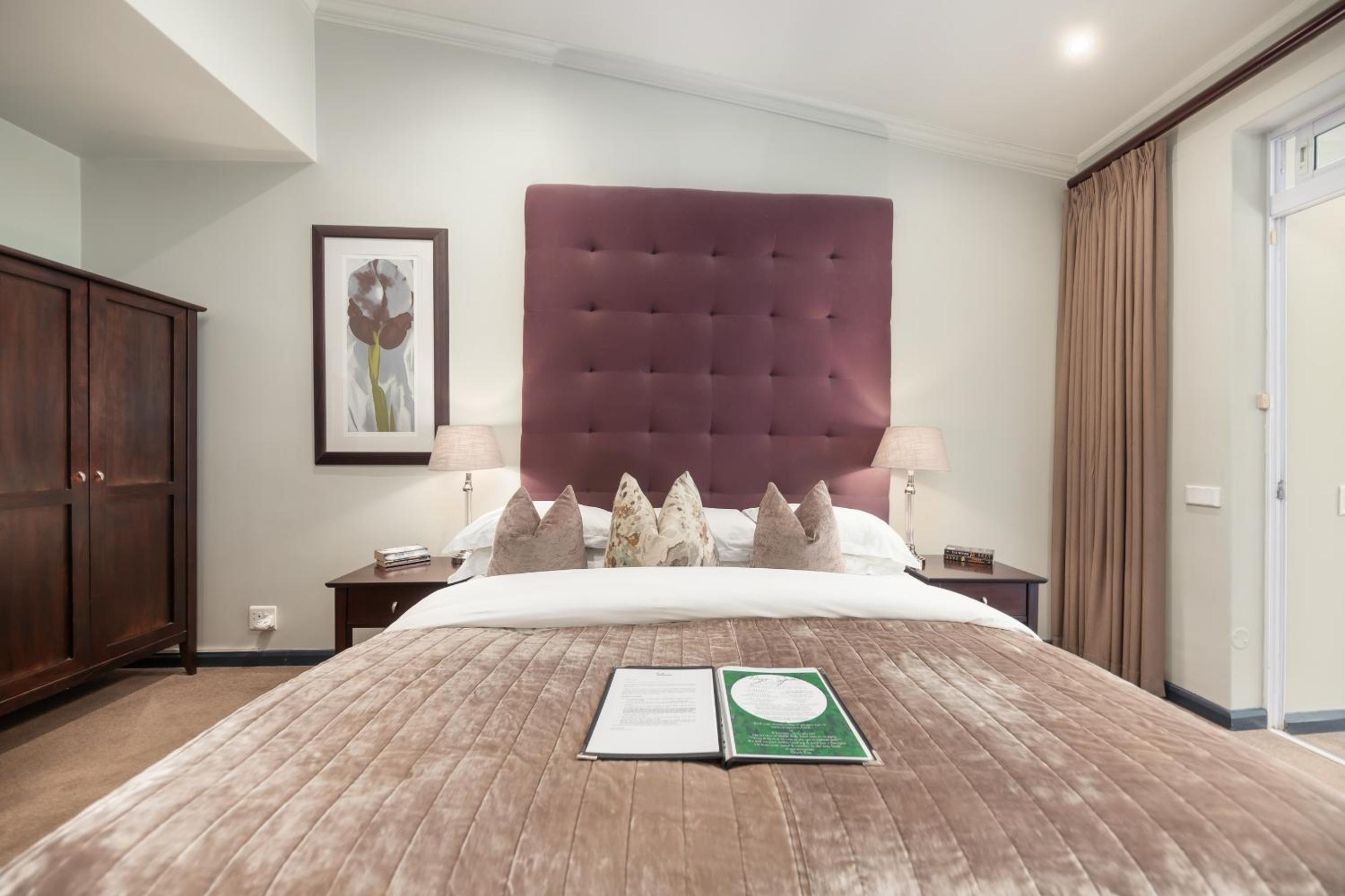 Deluxe King Room photo 2