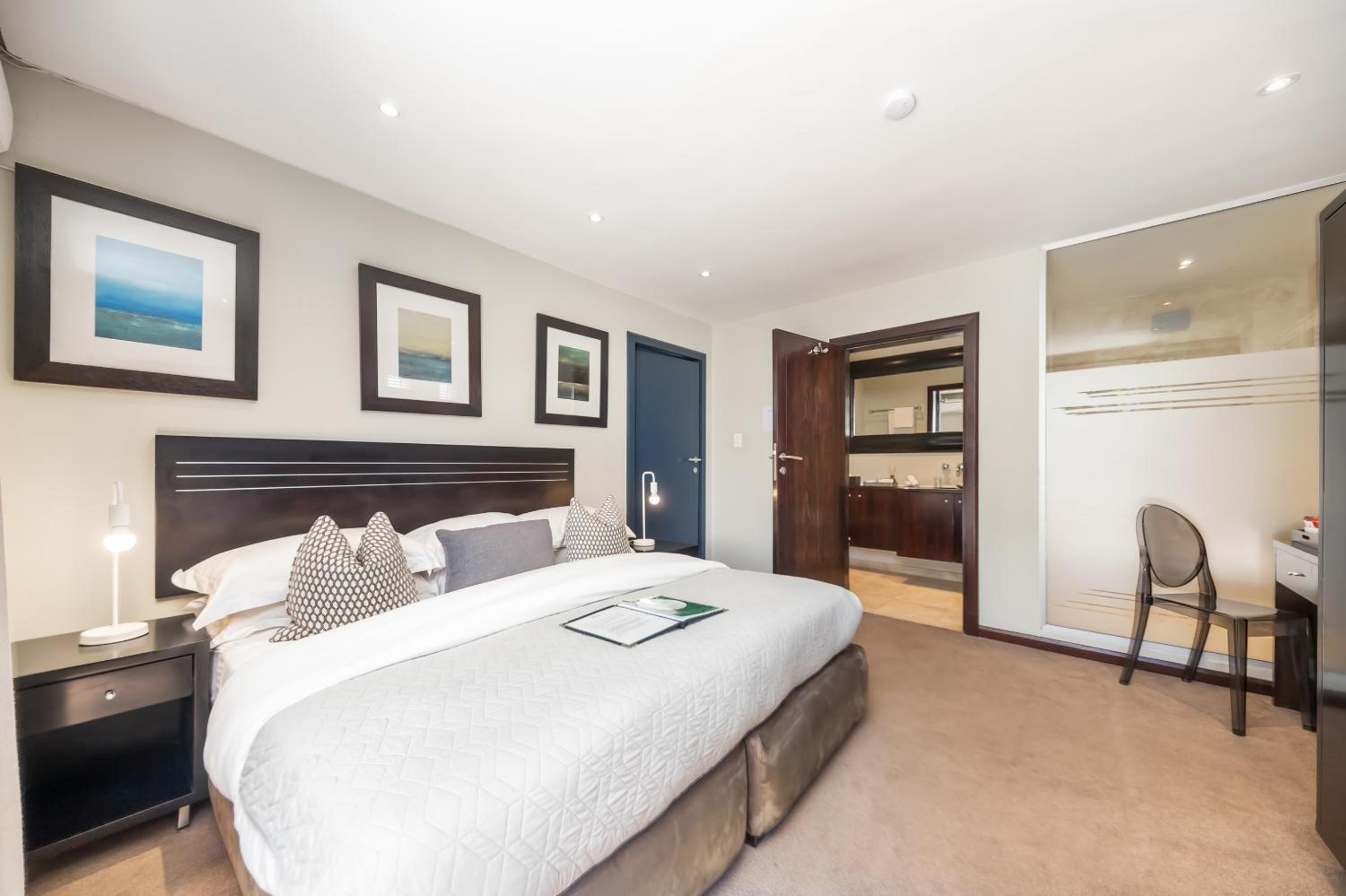Standard King Room photo 2