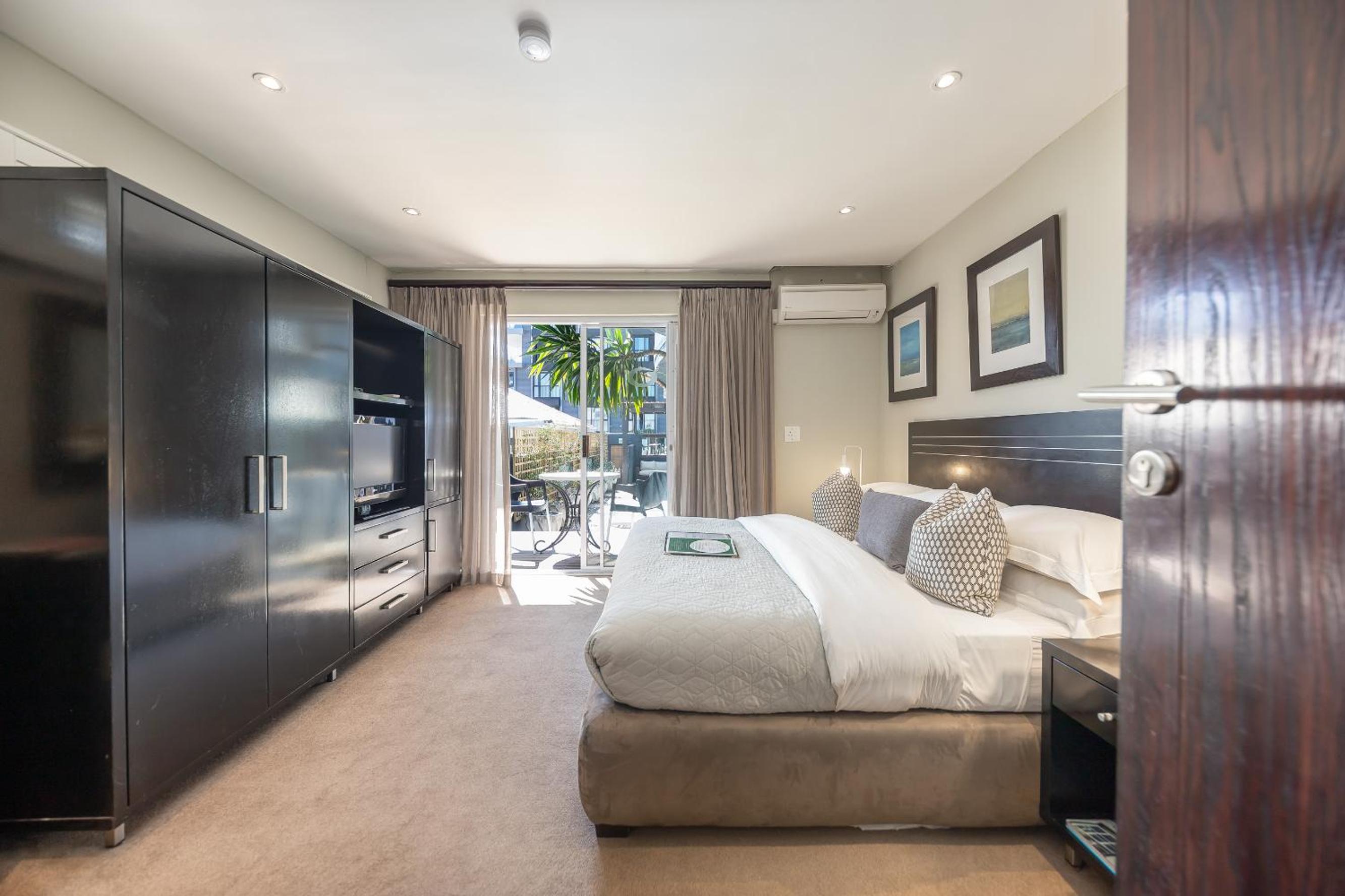 Standard King Room photo 1