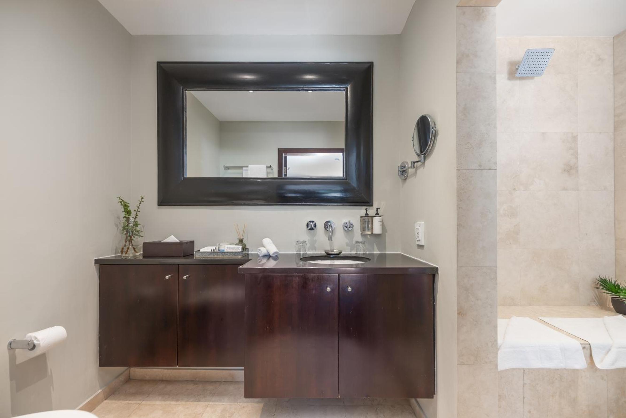 Standard King Room photo 3