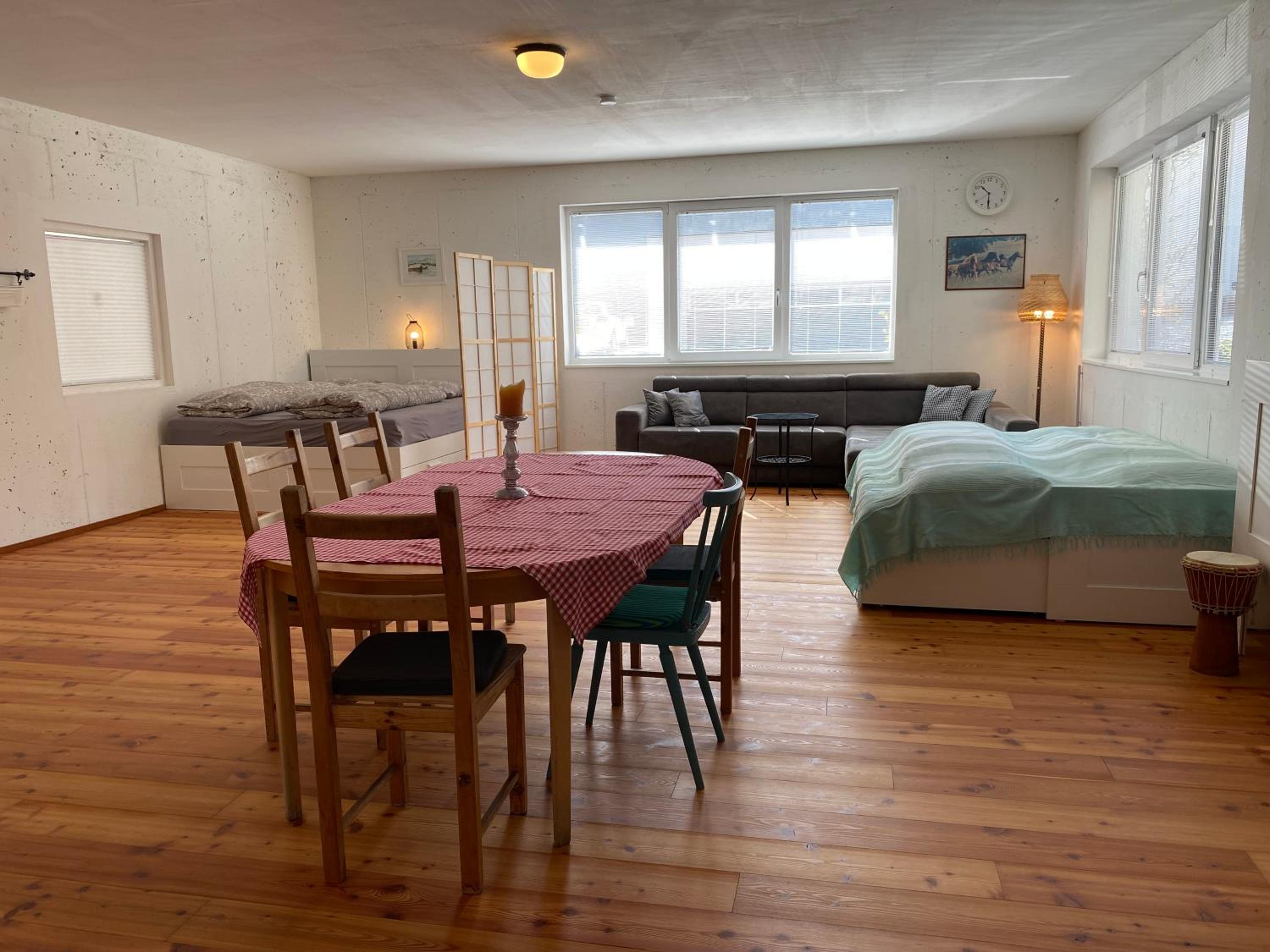 One-Bedroom Apartment photo 1