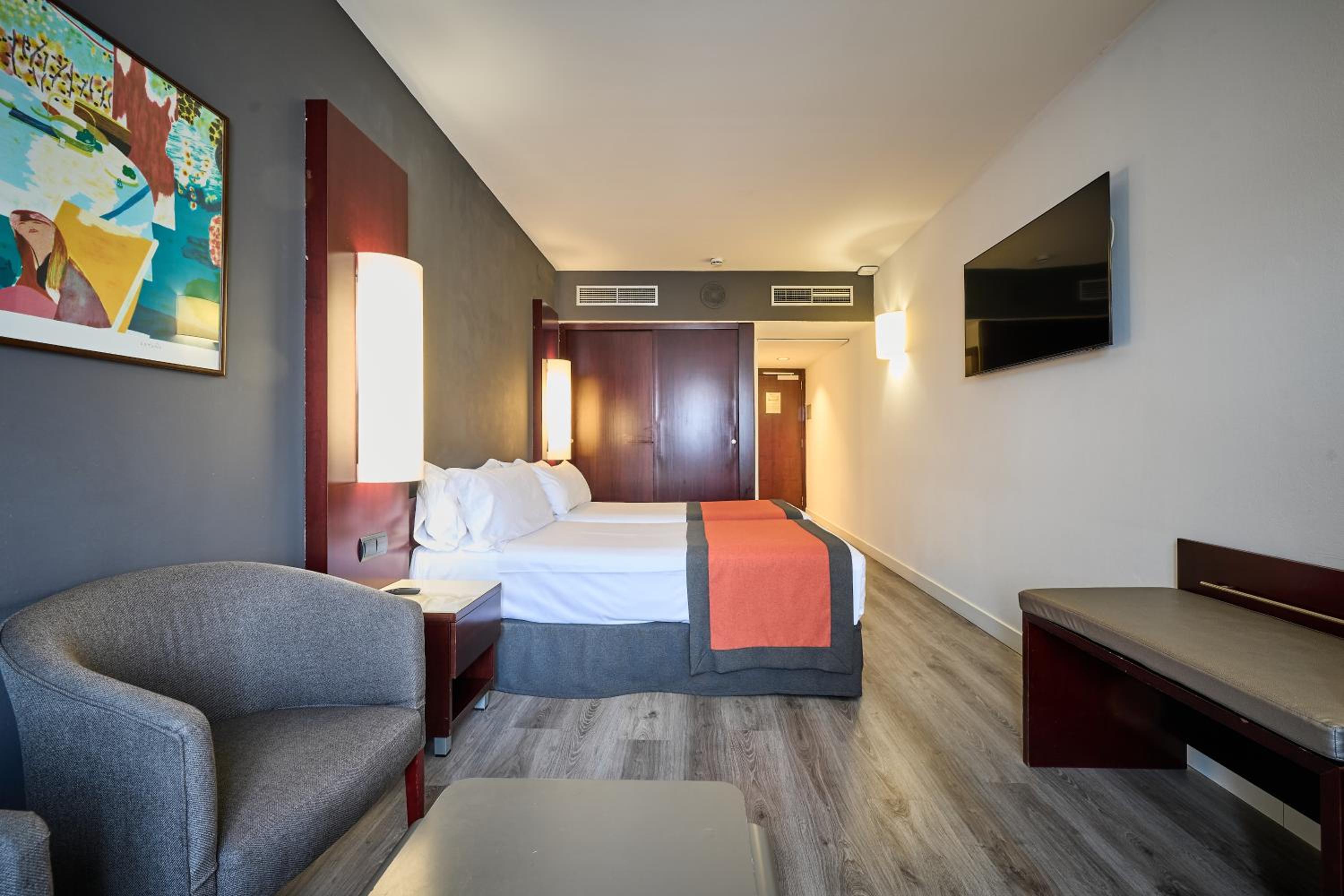 Double or Twin Room - Photo 4