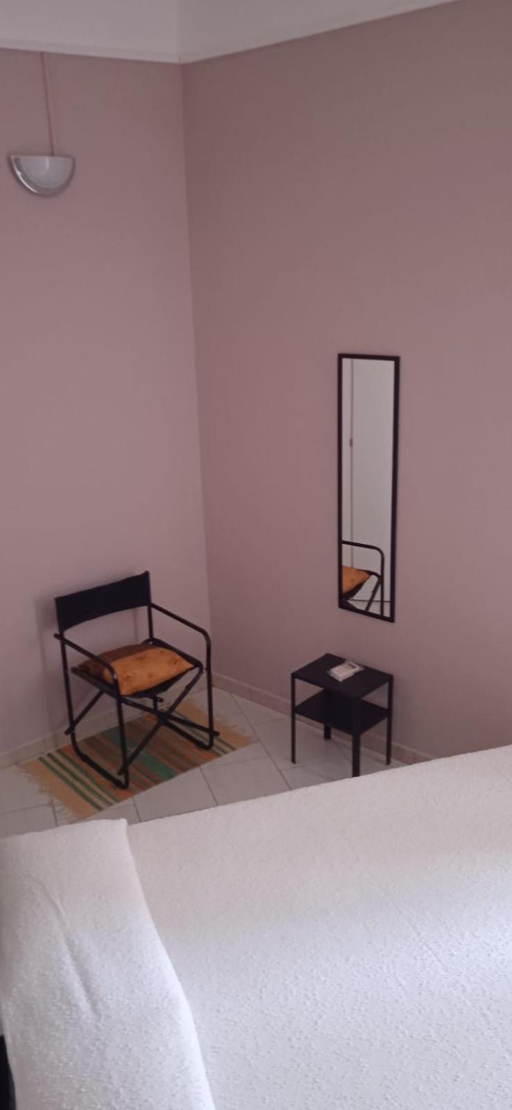 One-Bedroom House photo 1