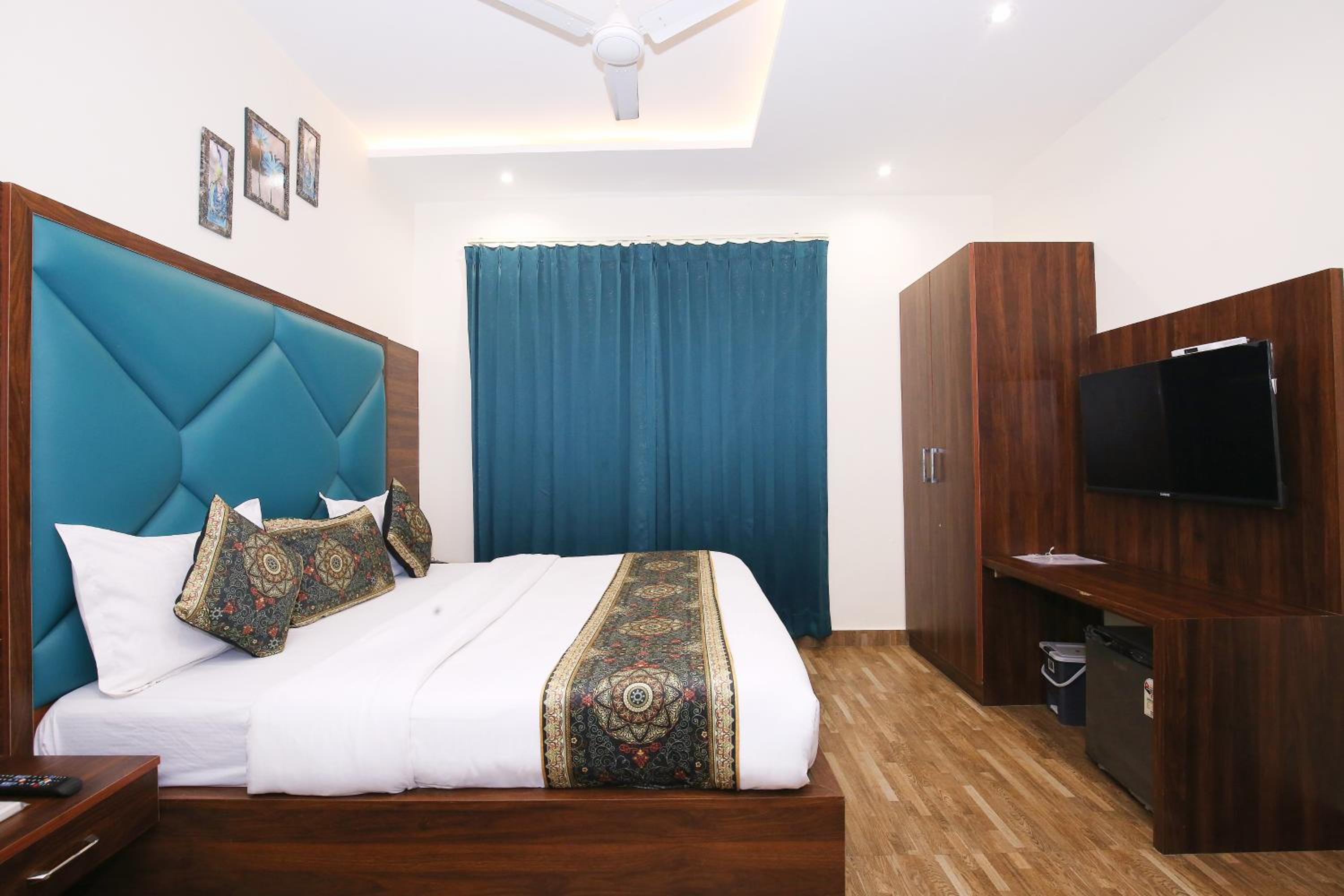 Deluxe Room - Photo 5