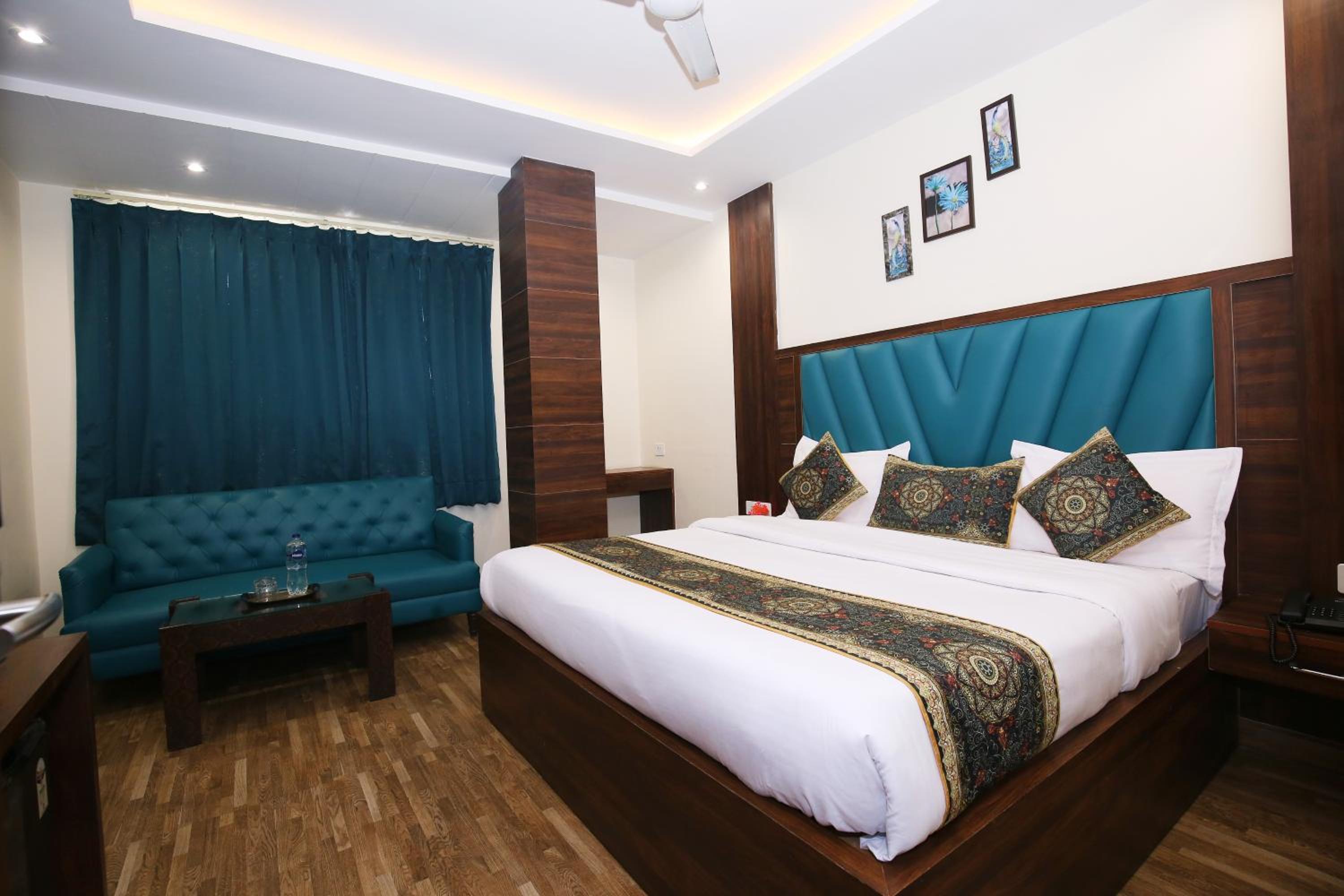 Deluxe Room - Photo 13