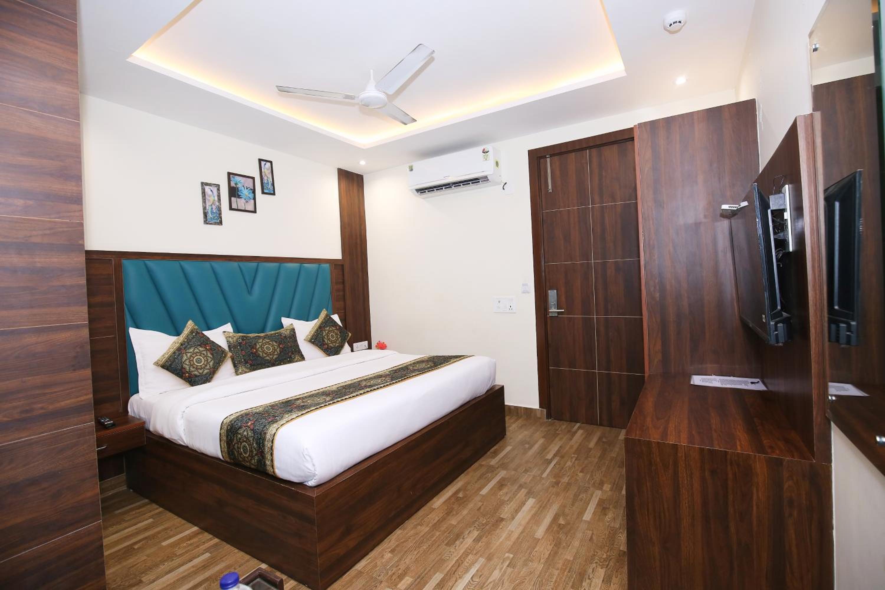Deluxe Room - Photo 1