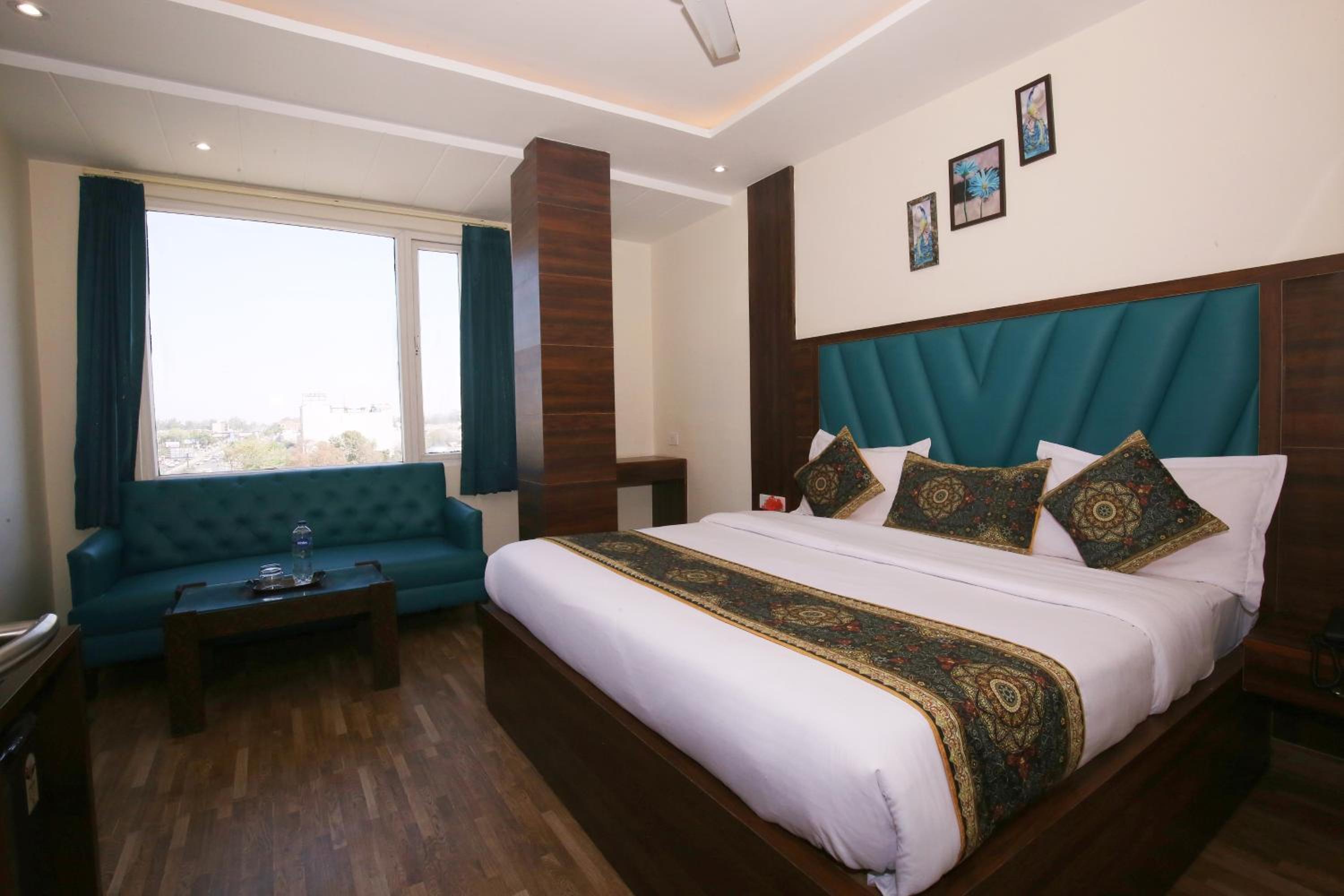 Deluxe Room - Photo 3