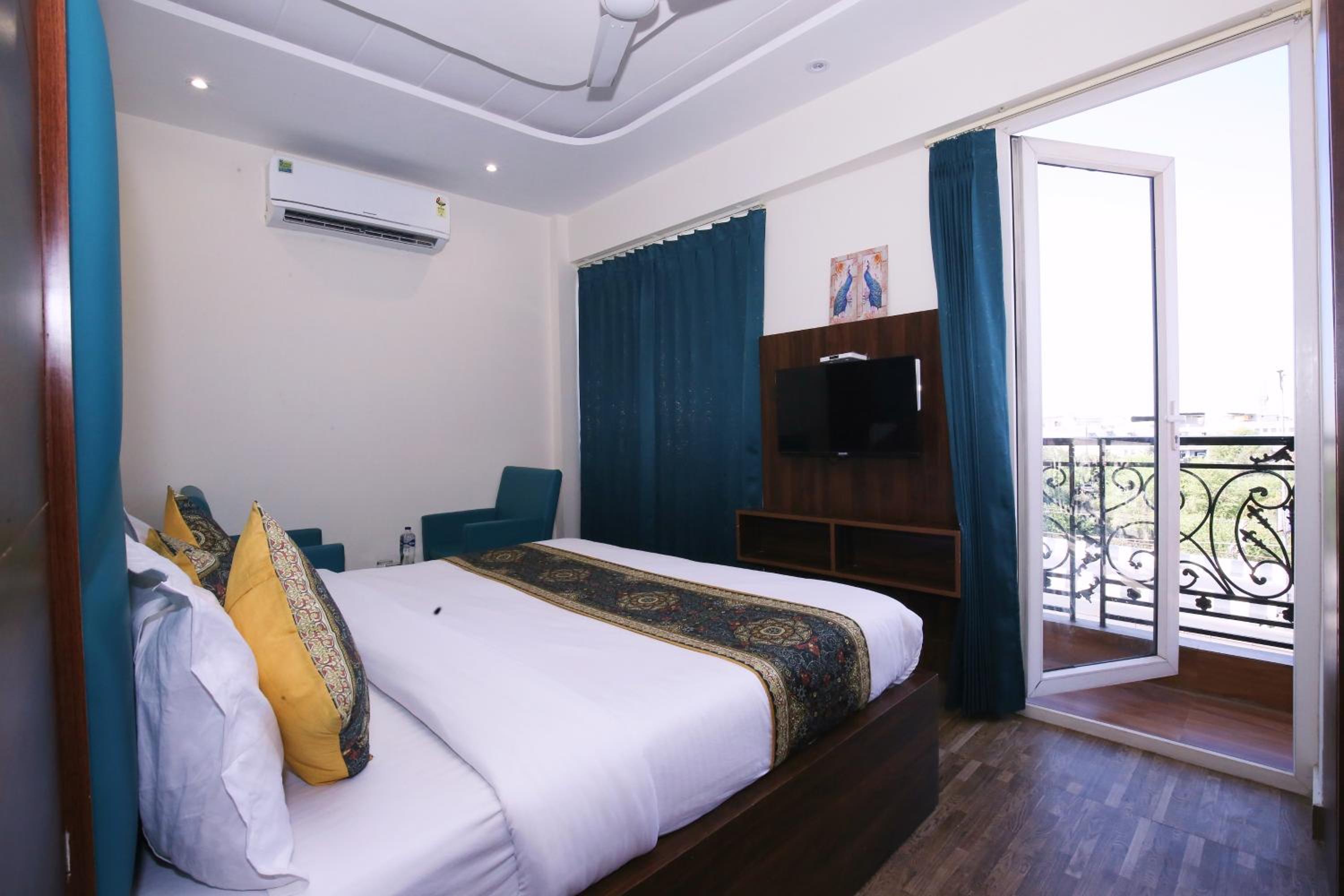 Queen Room With Balcony photo 3