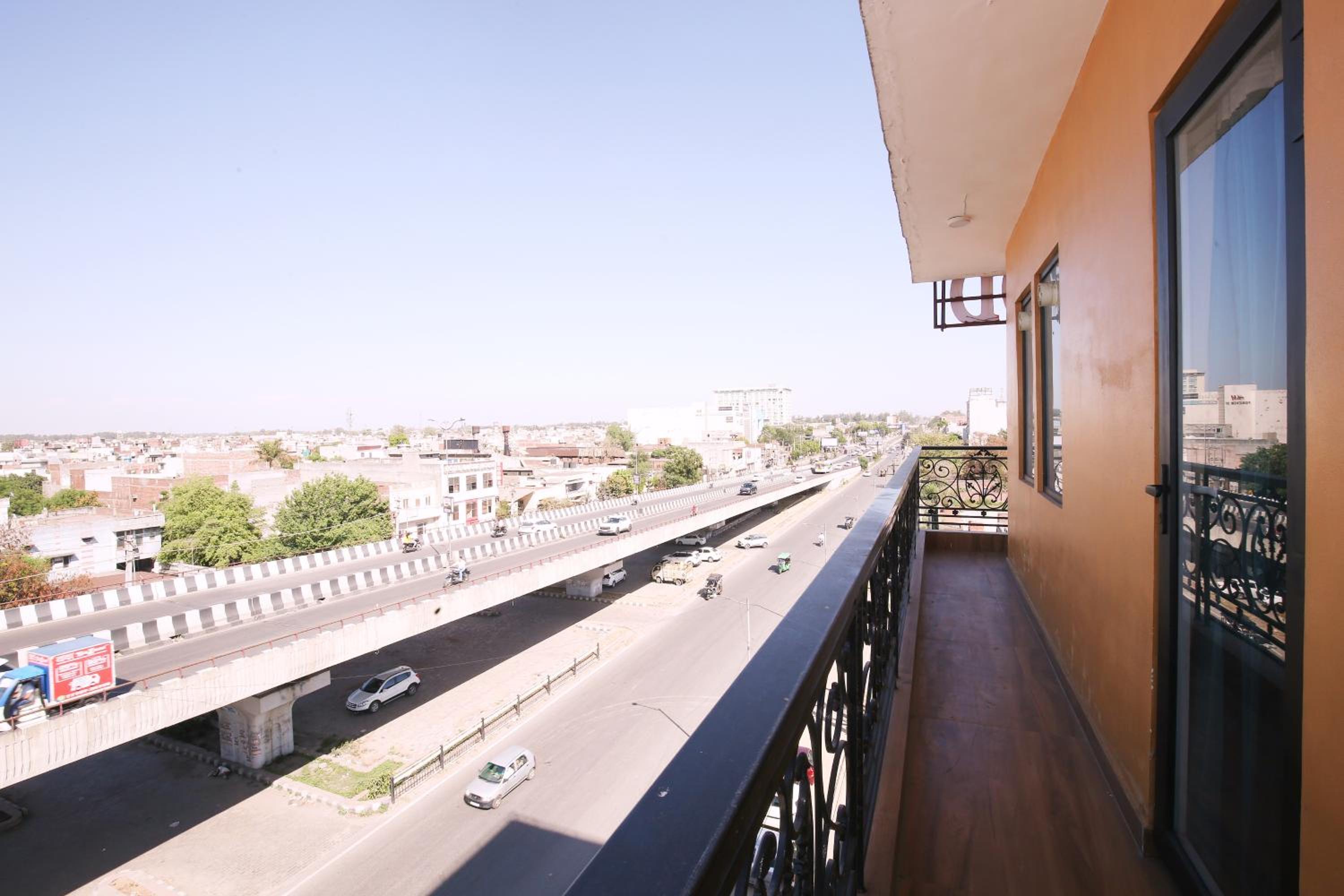 Queen Room With Balcony photo 2