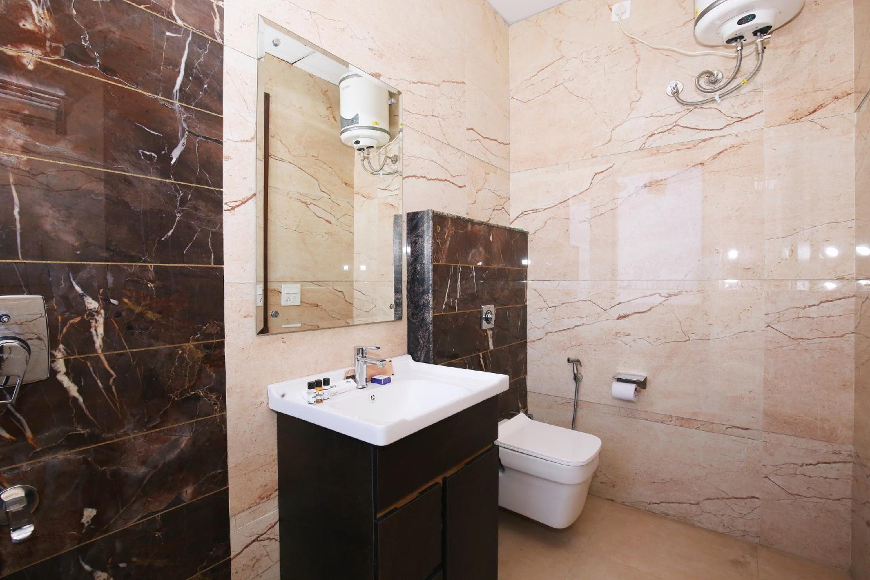 Deluxe Room - Photo 9