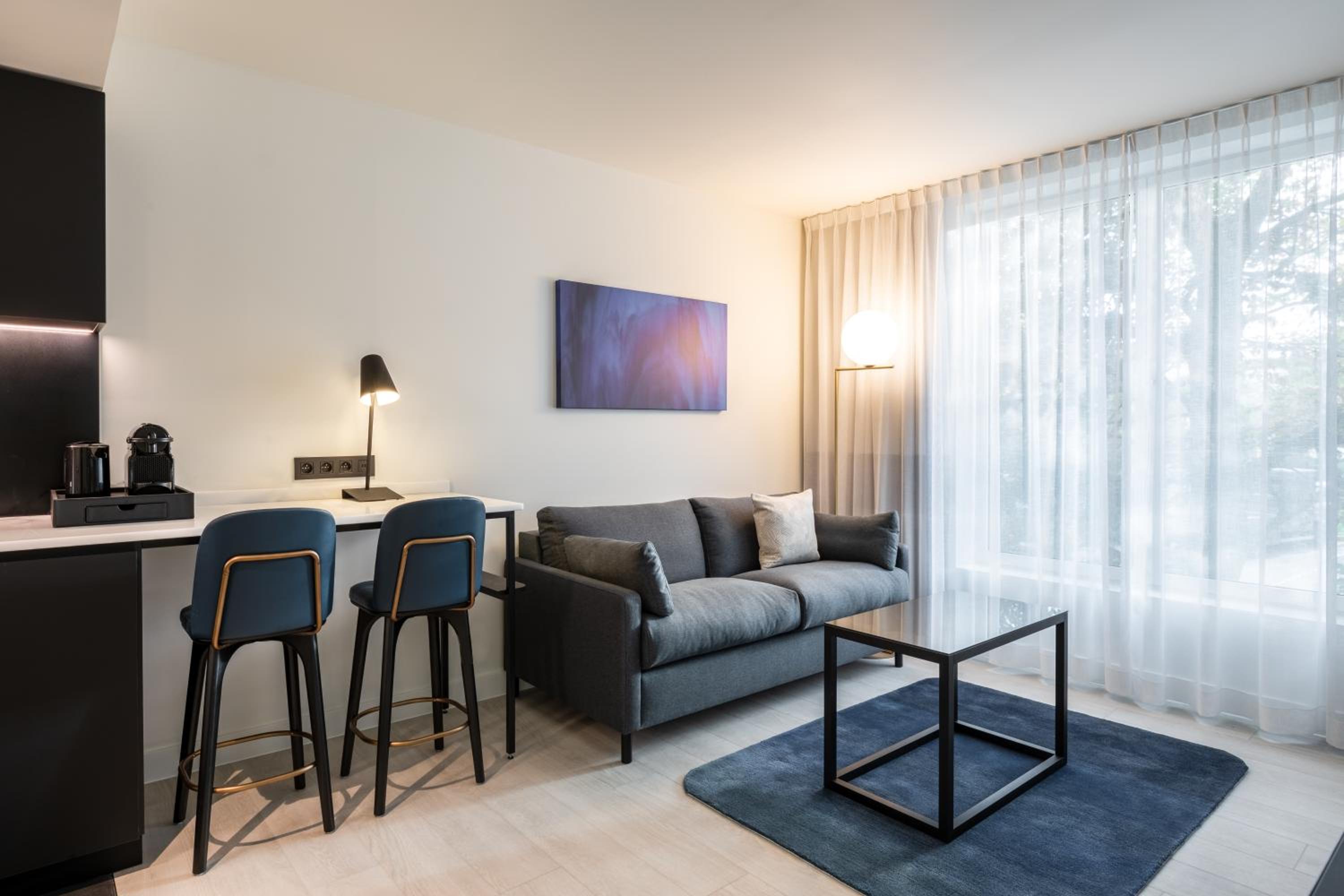 1 Bedroom Premium Suite - Photo 1