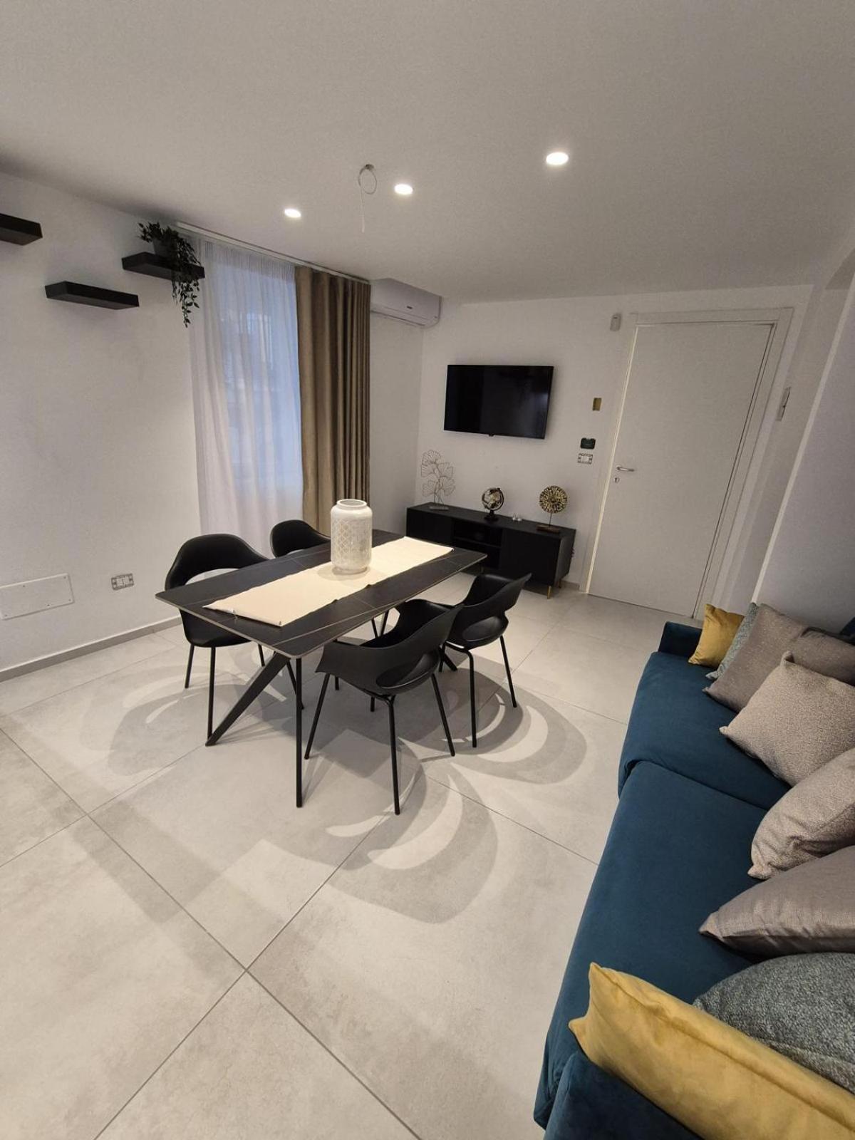 Quadruple Room with Private Bathroom