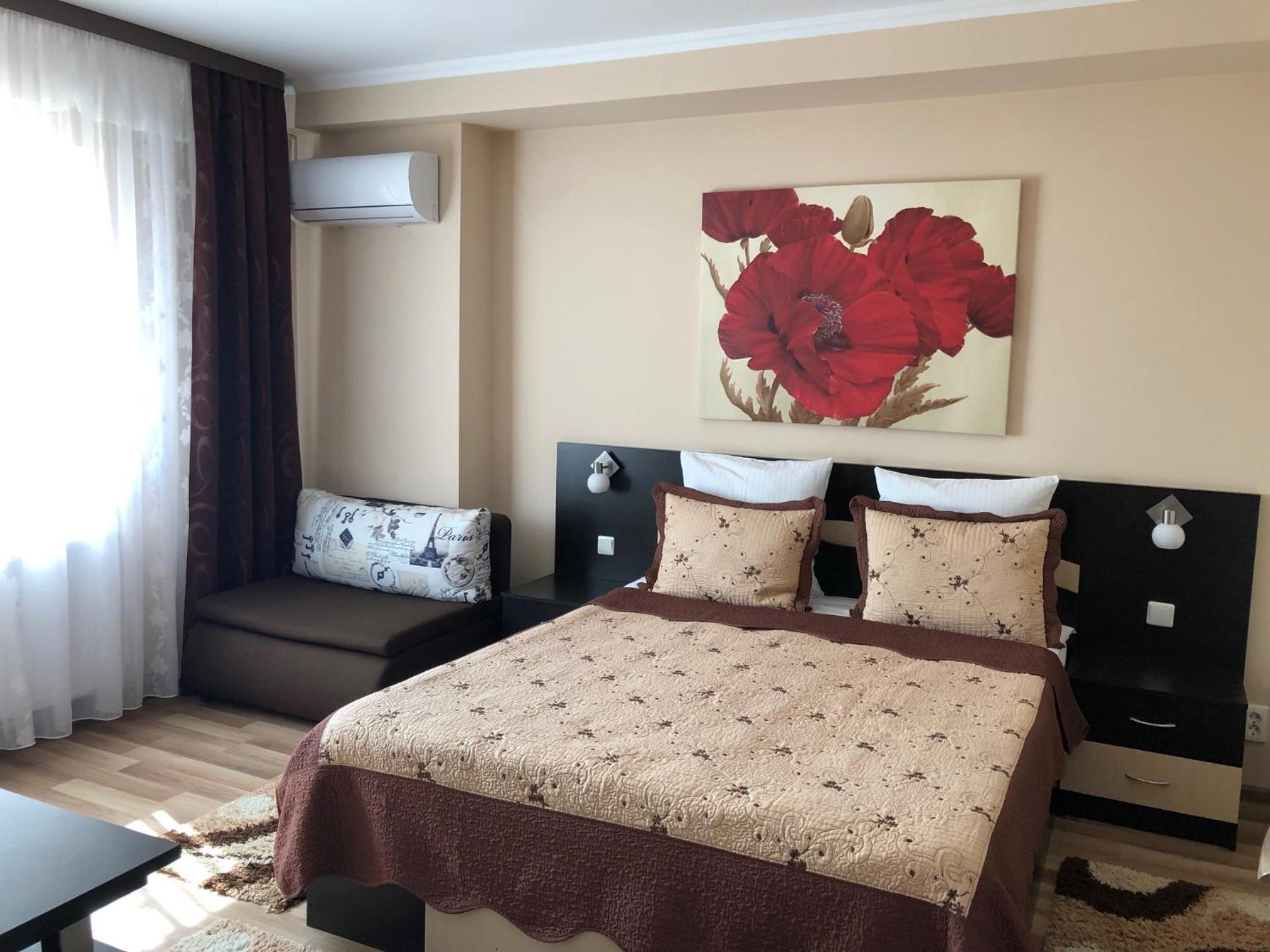 Triple Room with Balcony (no view)