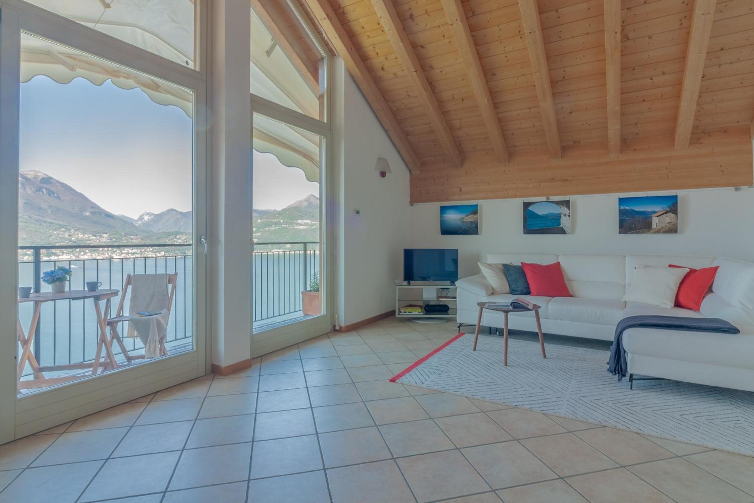Apartment with Lake View photo 3