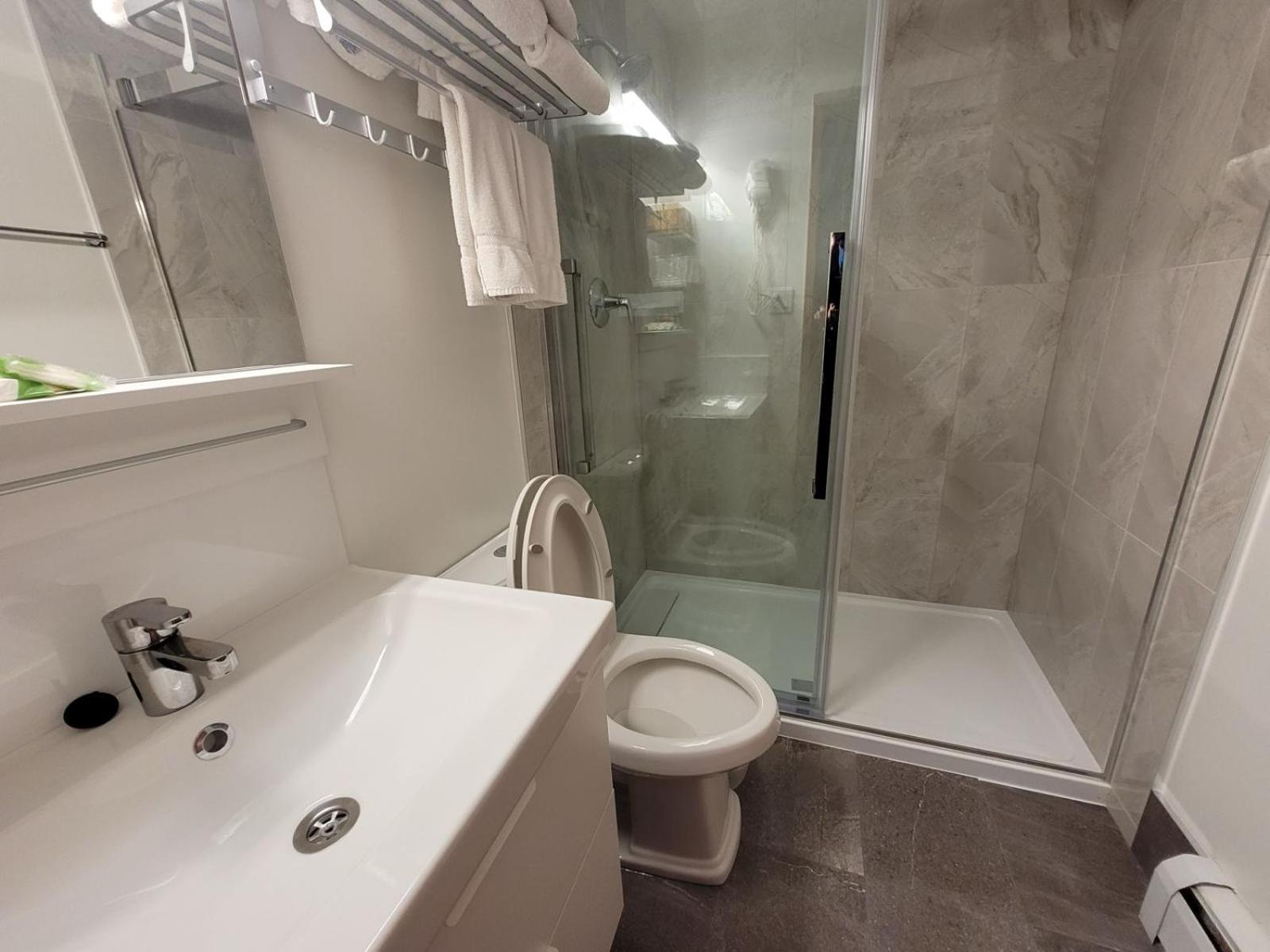 Double Room - Photo 4
