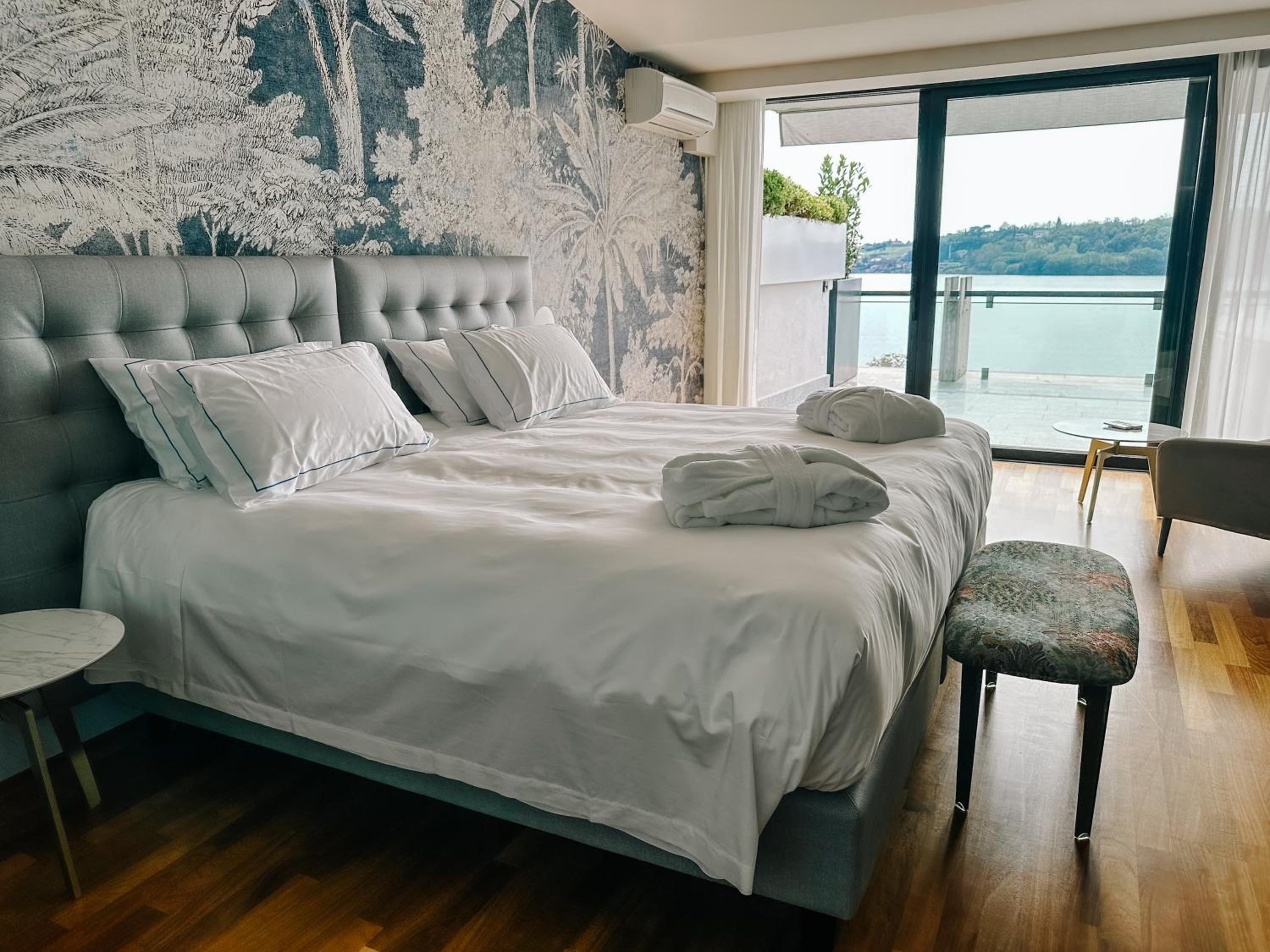 Panoramic Suite with Terrace and Lake View - Photo 1