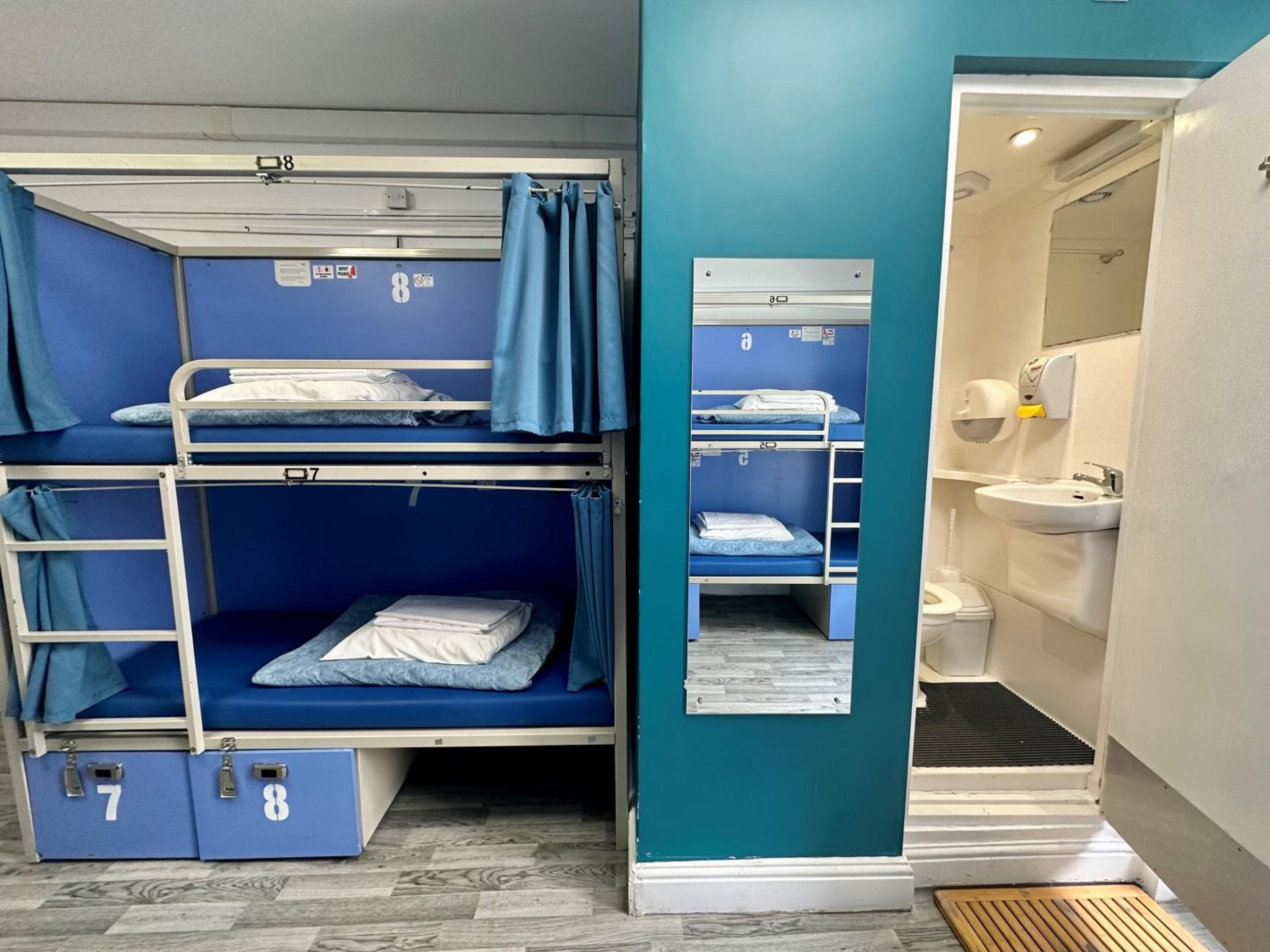 Bed in 8-Bed Mixed Dormitory Room with Private Bathroom (18-45 Years) photo 1