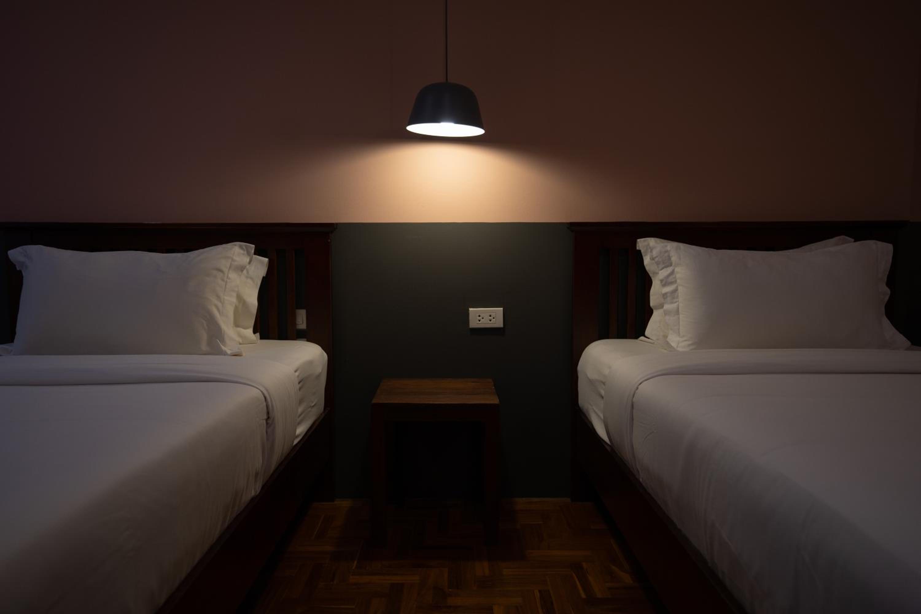 Standard Twin Room - Photo 4