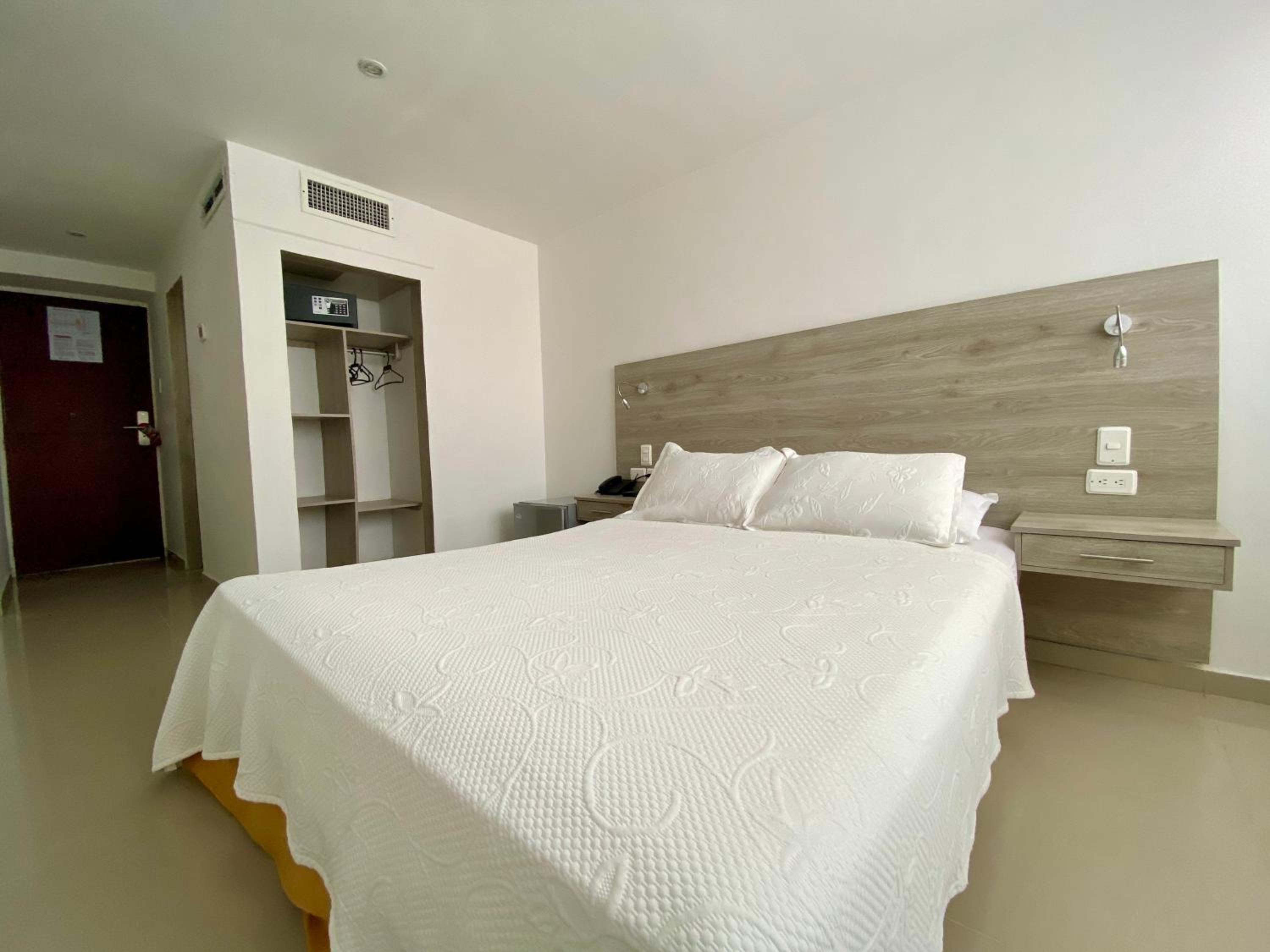 Standard Double Room - Photo 4