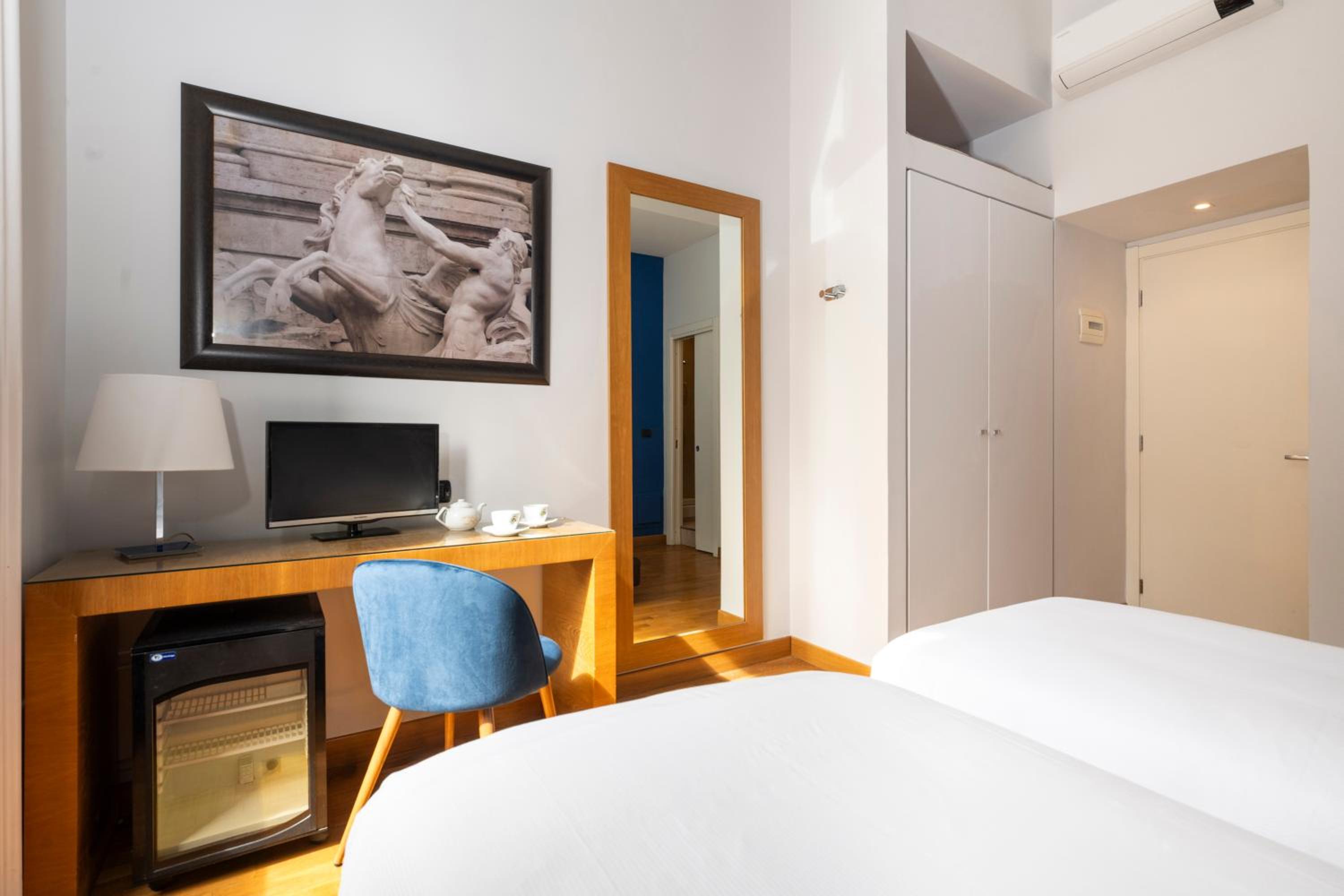 Double or Twin Room photo 3
