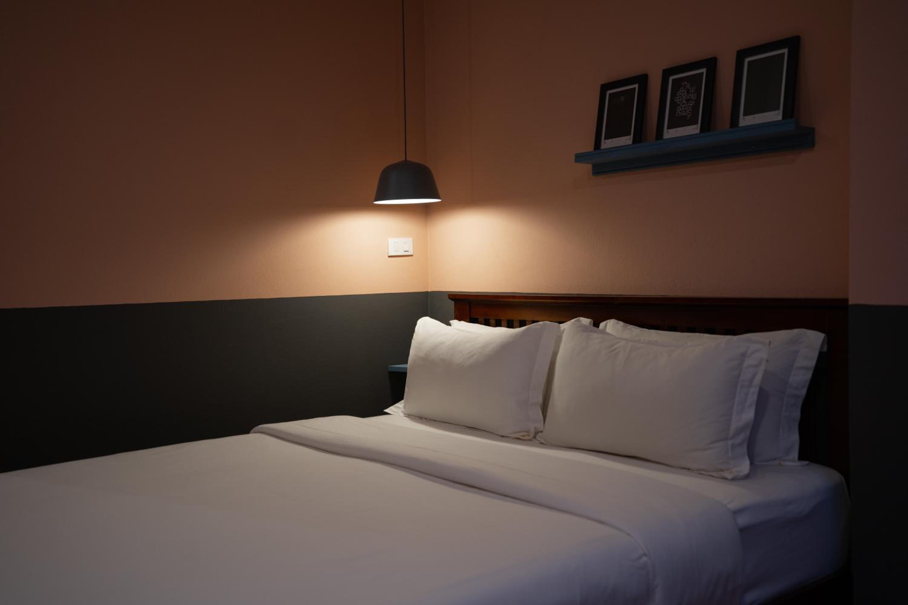 Queen Room - Photo 10