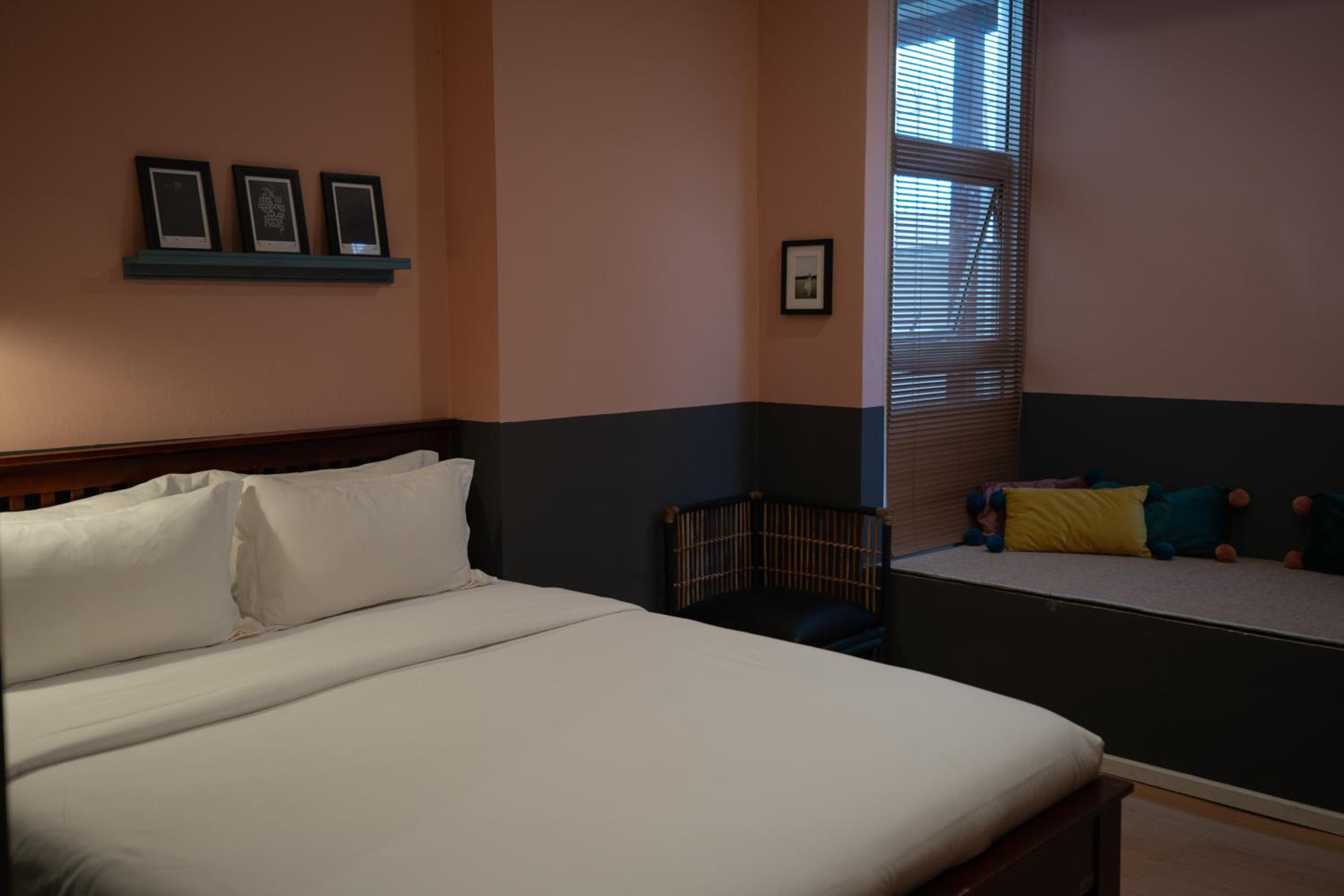 Queen Room - Photo 9