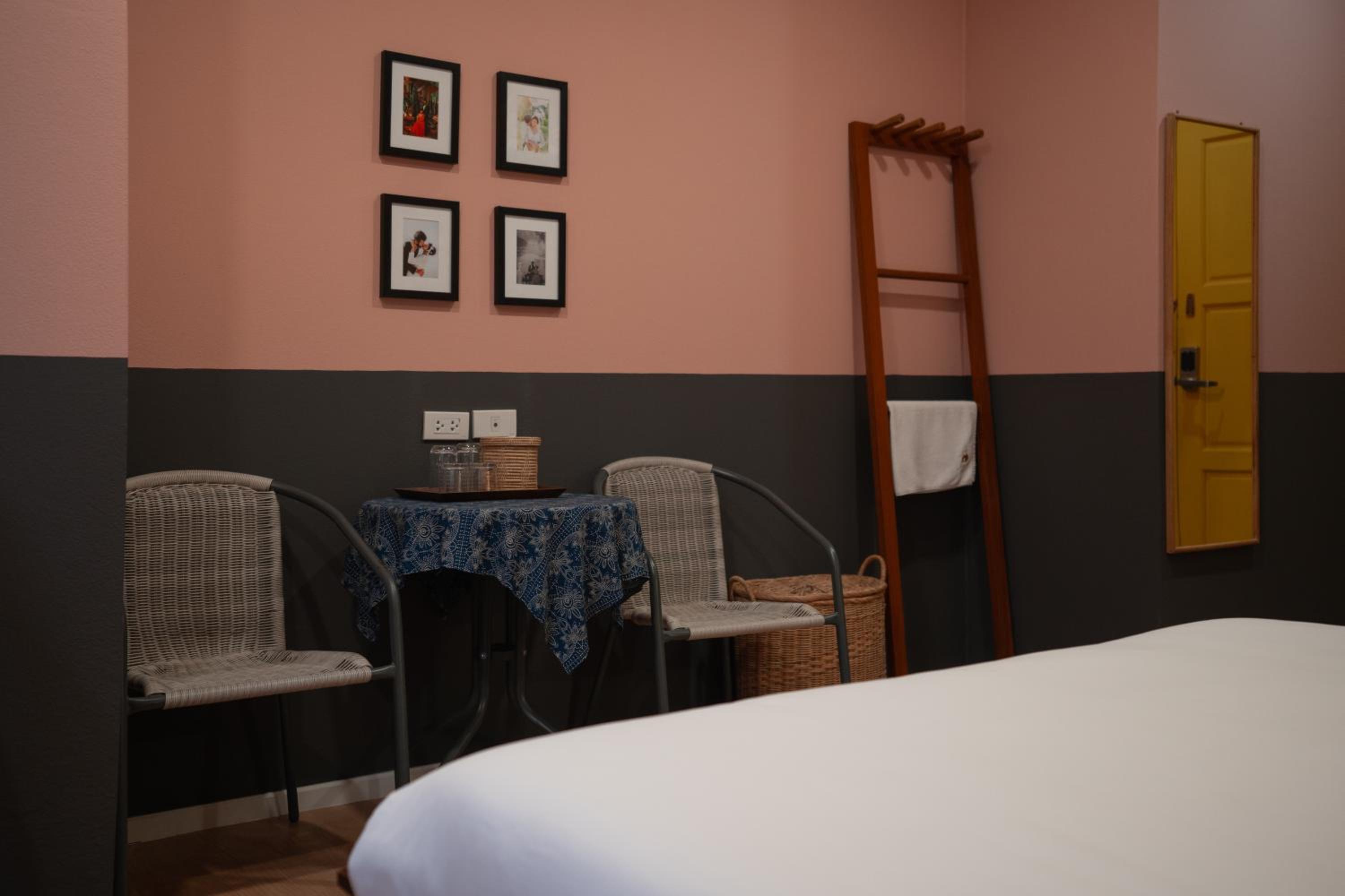 Queen Room - Photo 11