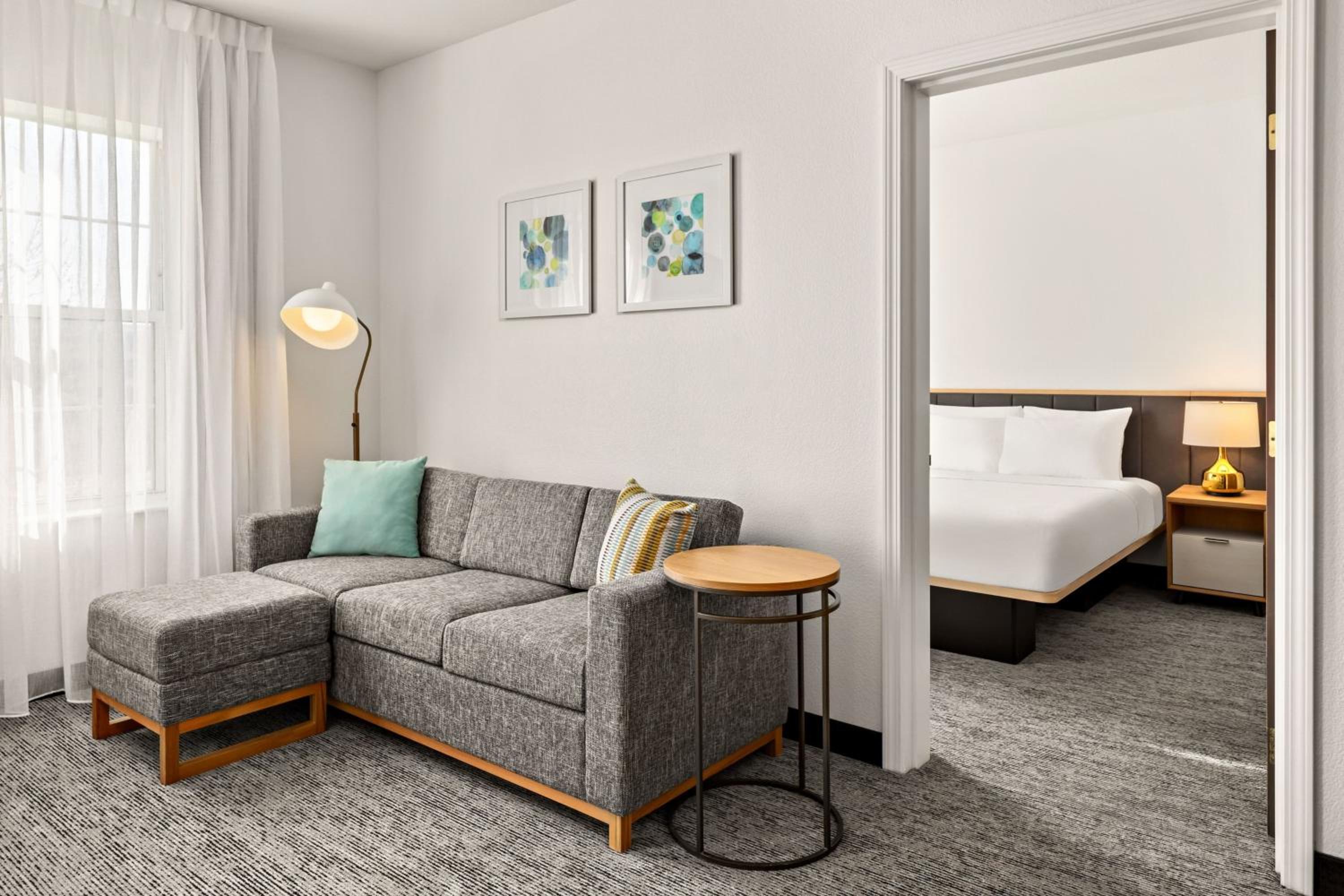 One-Bedroom Queen Suite - Photo 2