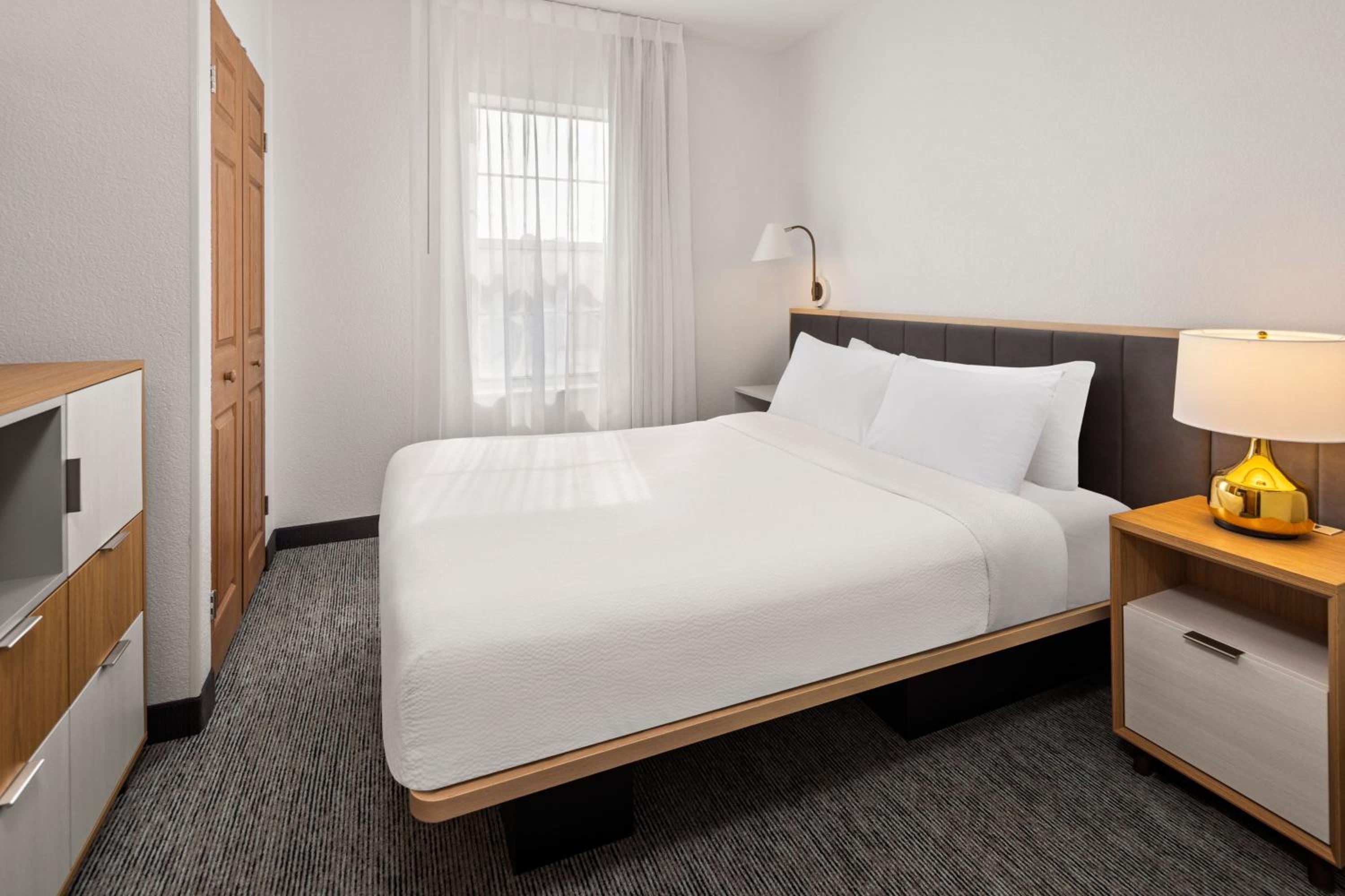 Two-Bedroom Suite - Photo 4