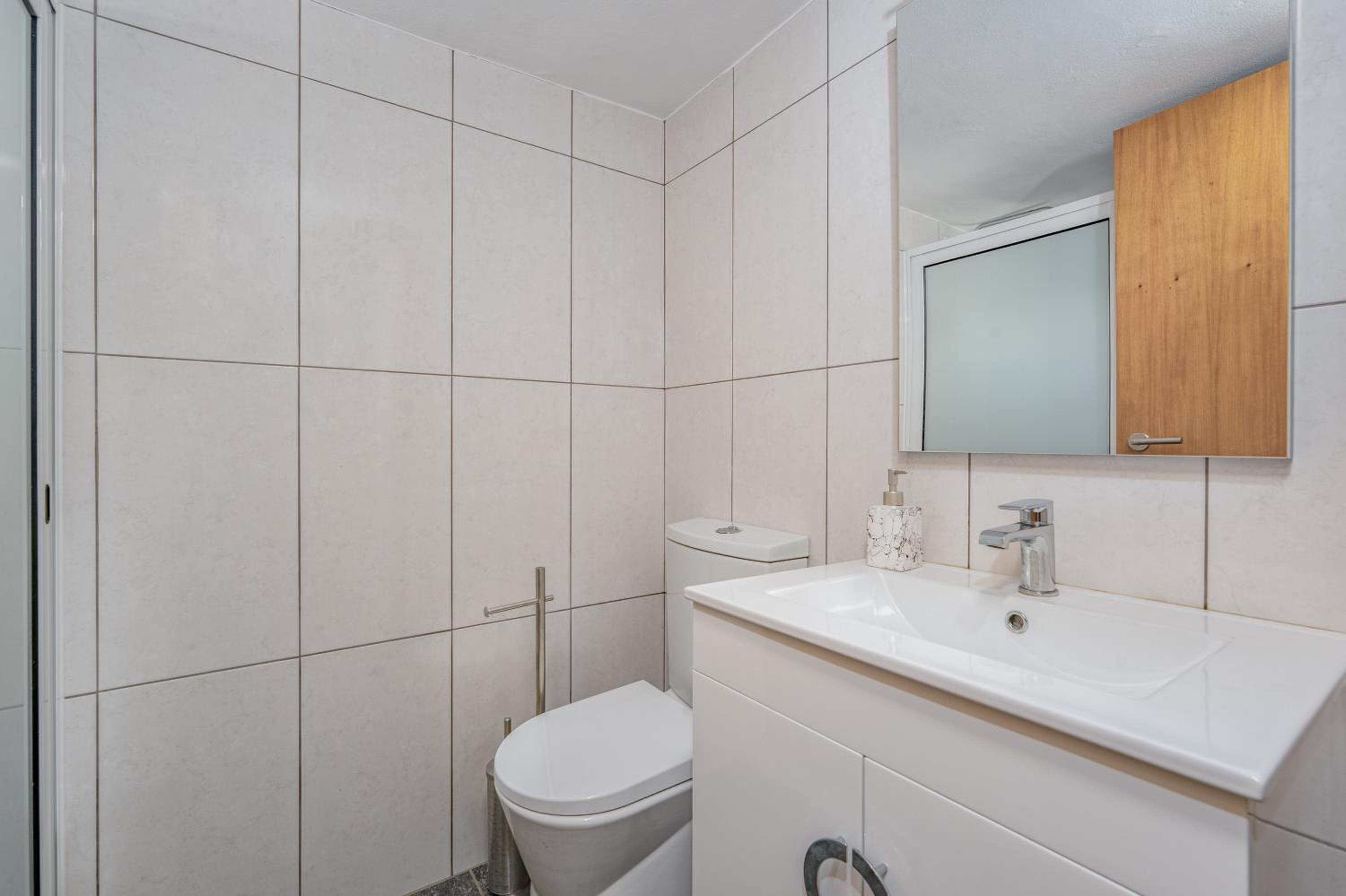 Three-Bedroom House photo 3
