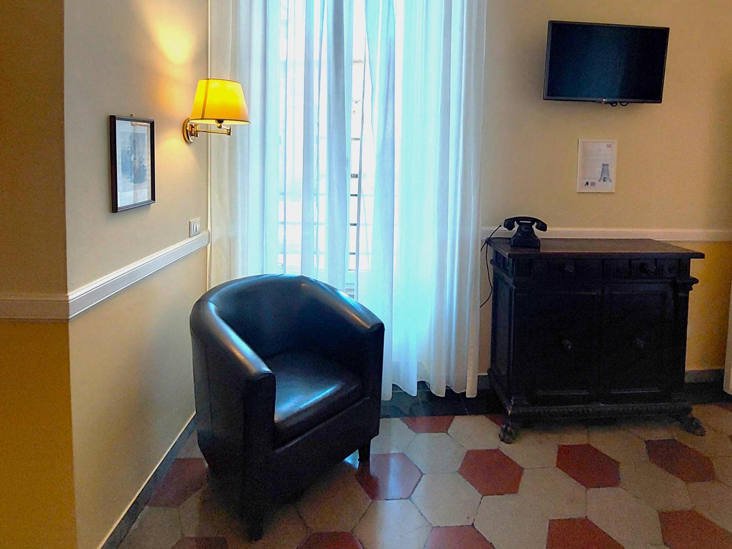 Double or Twin Room with Sofa Bed photo 3