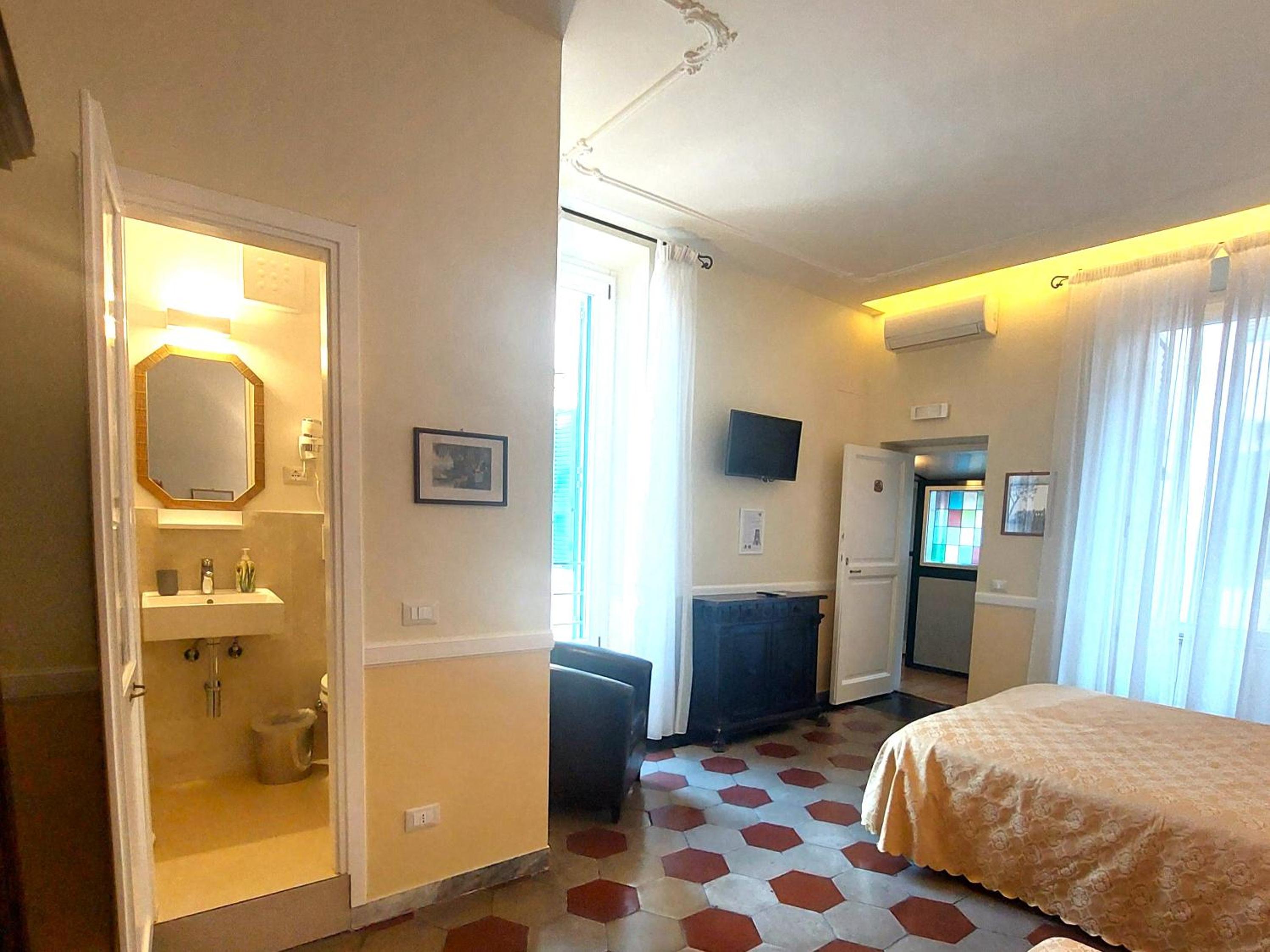 Double or Twin Room with Sofa Bed photo 2